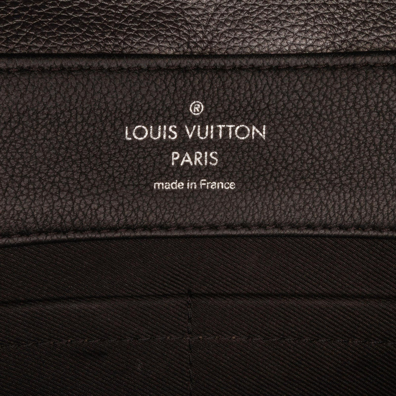 Louis Vuitton Eyelet LockMe II BB (SHG-hm4yM3)