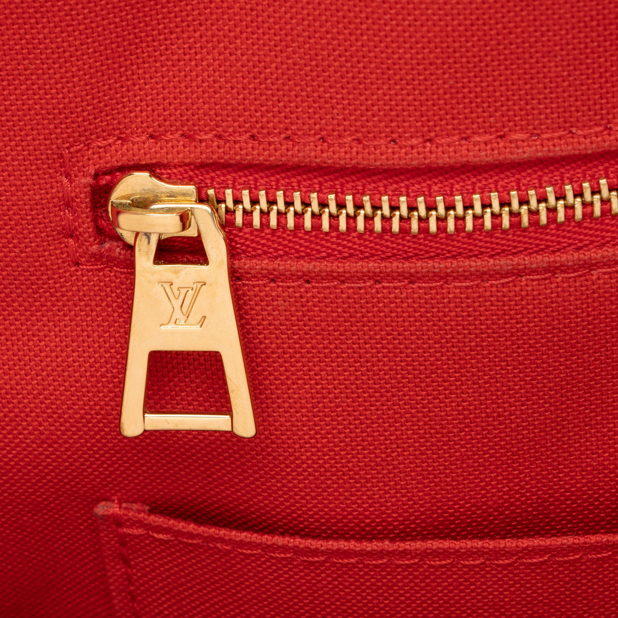 Louis Vuitton Giant Monogram Canvas Onthego GM Tote (SHF-xuduJb)