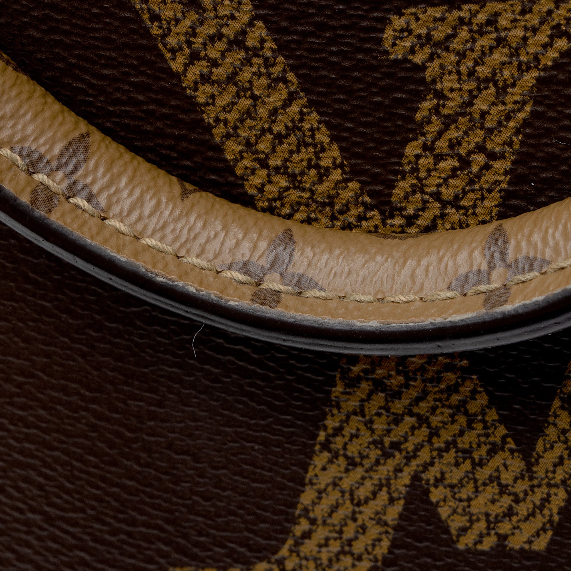 Louis Vuitton Giant Monogram Canvas Onthego MM Tote (SHF-qOGGJv)