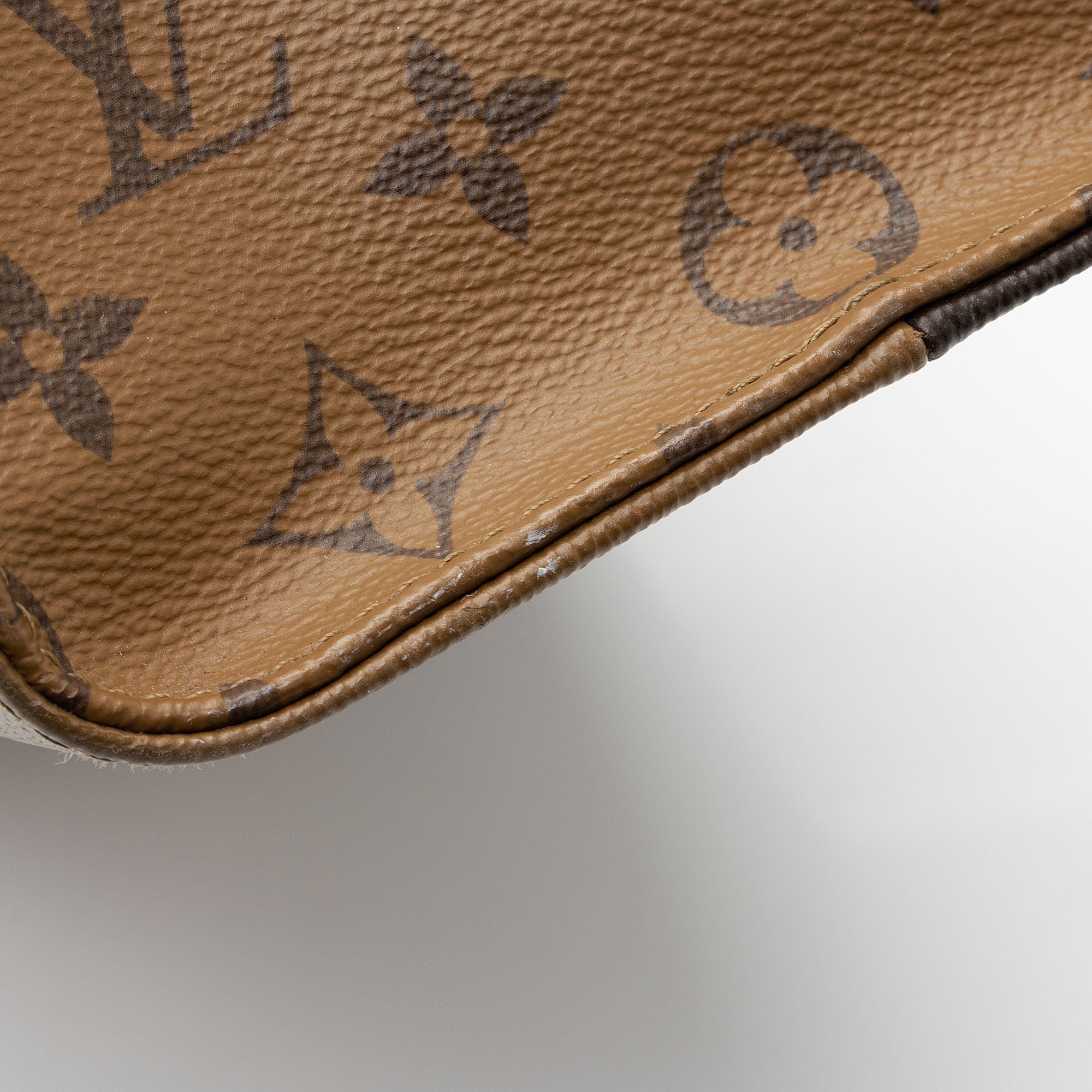 Louis Vuitton Giant Monogram Canvas Onthego MM Tote (SHF-B5VuuY)