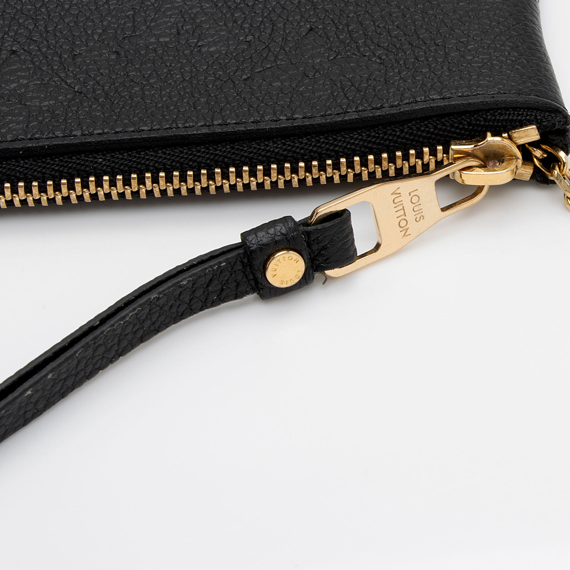 Louis Vuitton Giant Monogram Empreinte Key Pouch (SHF-Kq73sA)