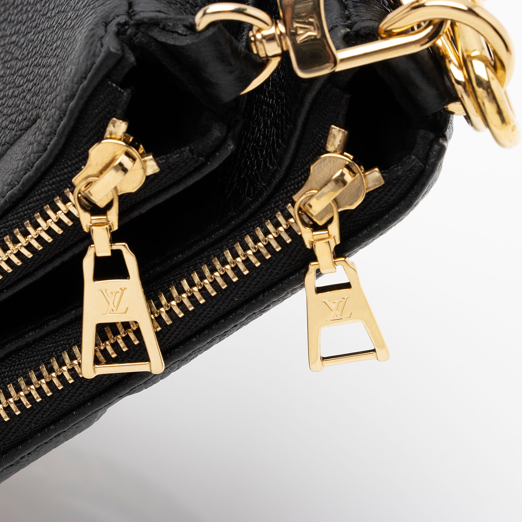 Louis Vuitton Giant Monogram Empreinte Multi-Pochette Accessoires (SHF-RXskza)