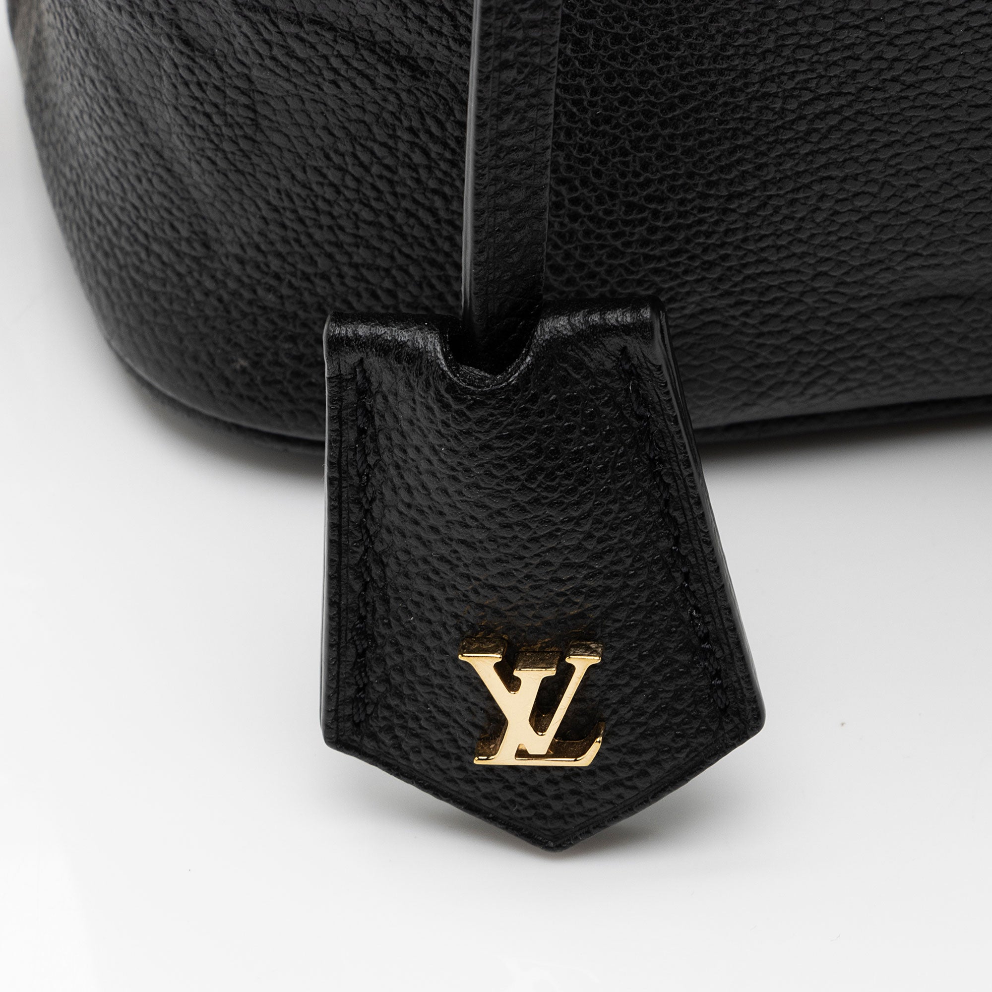 LOUIS VUITTON 黒マスク ロゴ入り Louis Vuitton Giant Monogram Empreinte Vanity PM Shoulder Bag (SHF-Uzu