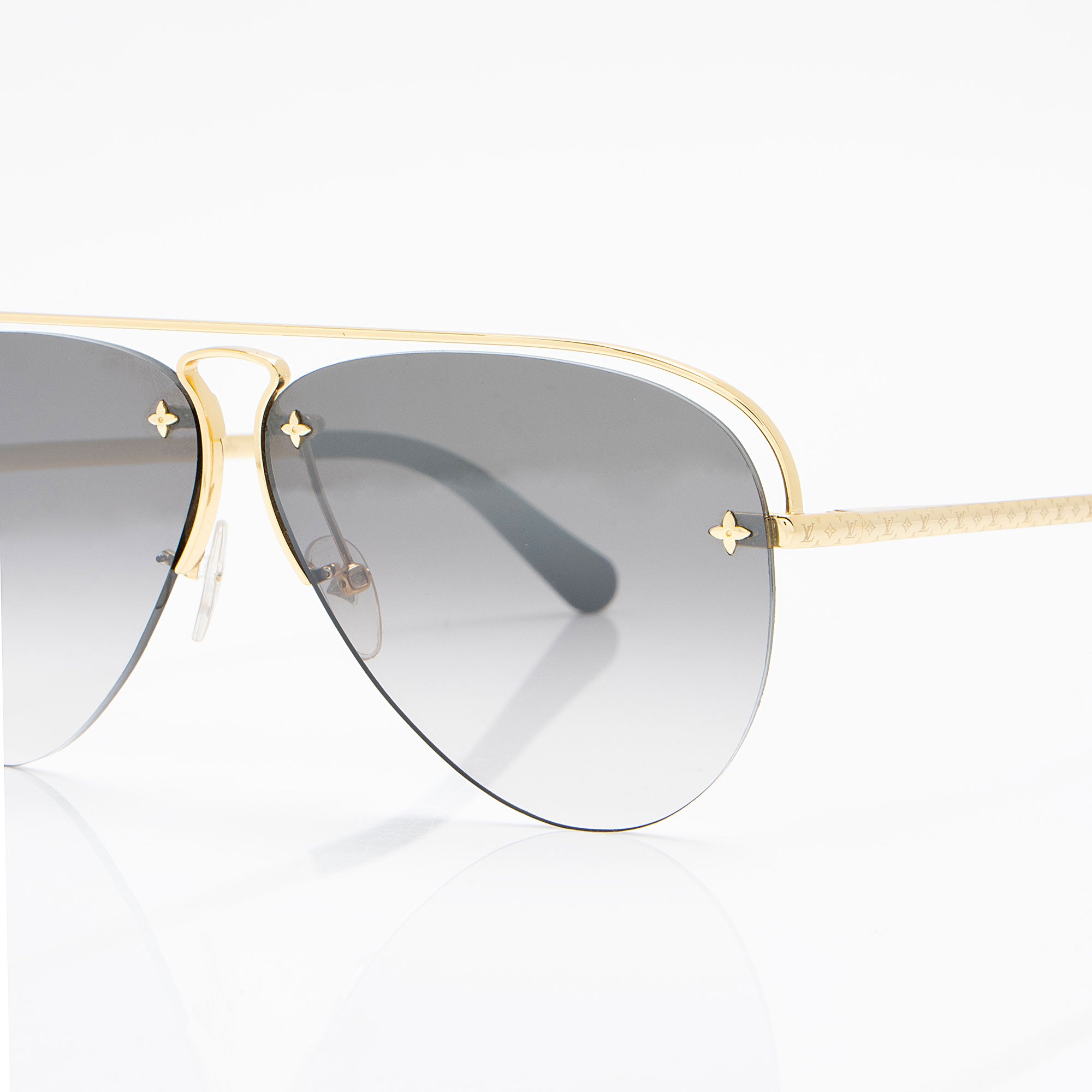 Louis Vuitton Grease Aviator Sunglasses (SHF-jLeRGP)