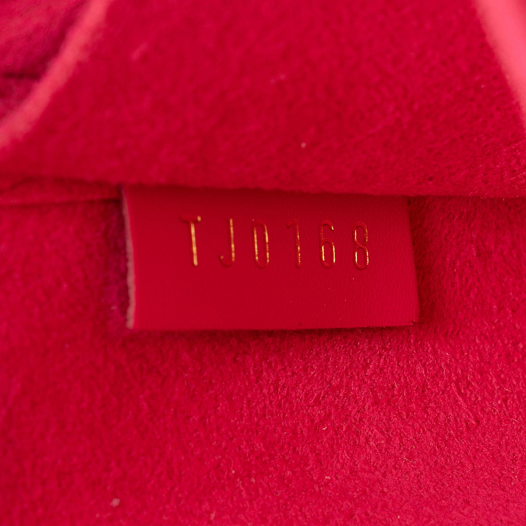 Louis Vuitton Limited Edition Epi Leather Bunny Felicie Pochette (SHF-GQ6hT3)