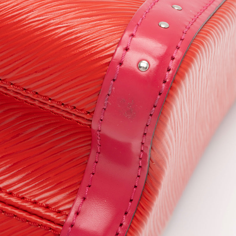Louis Vuitton Limited Edition Epi Leather Trunk Twist MM Shoulder Bag (SHF-iqpJsA)