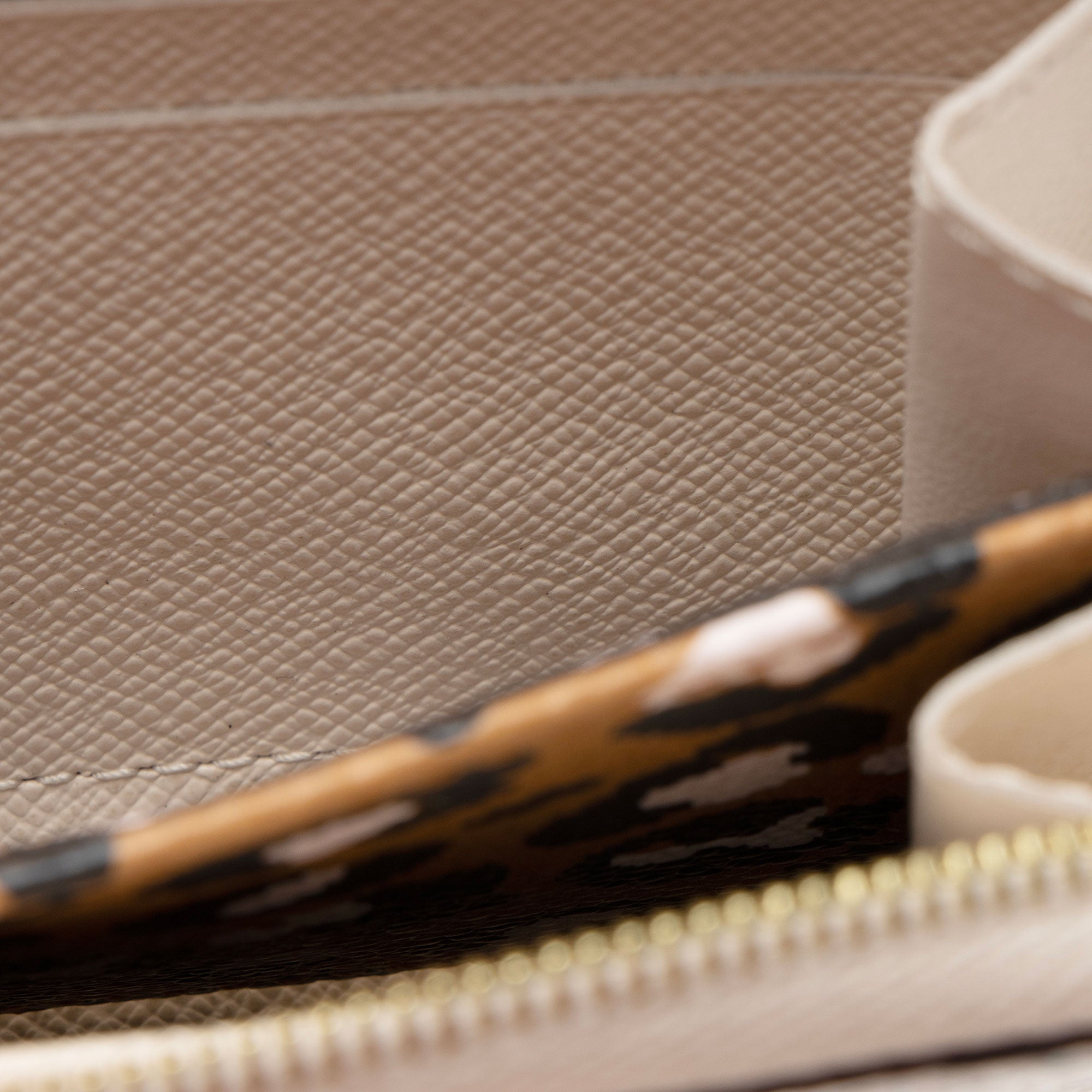 Louis Vuitton Limited Edition Giant Monogram Canvas Wild At Heart Zippy Coin Wallet (SHF-5XyNQz)