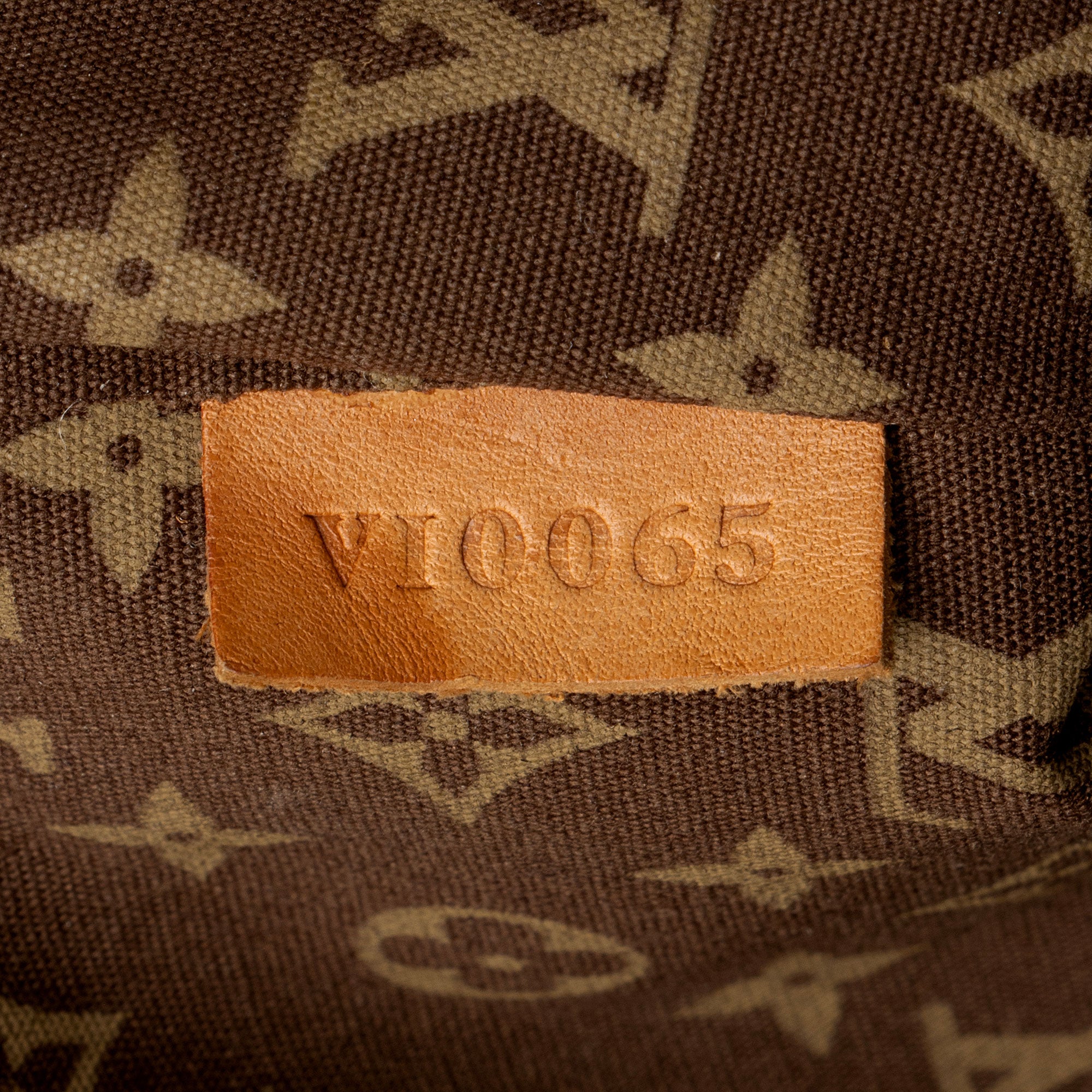 Louis Vuitton Limited Edition Globe Trotter Cabas MM Tote (SHF-toRuqa)