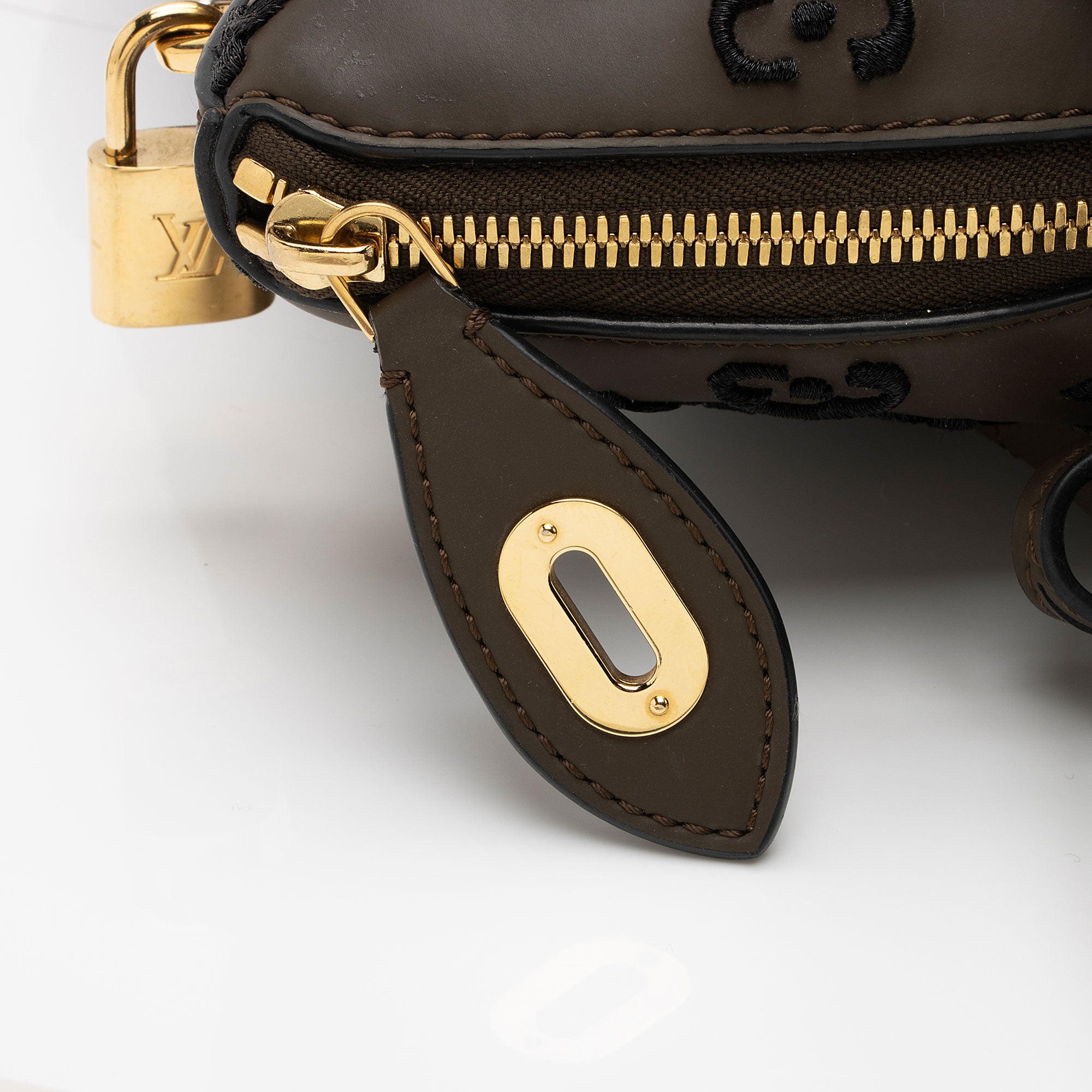 Louis Vuitton Limited Edition Monogram Addiction Lockit MM Bag (SHF-hQVO0M)