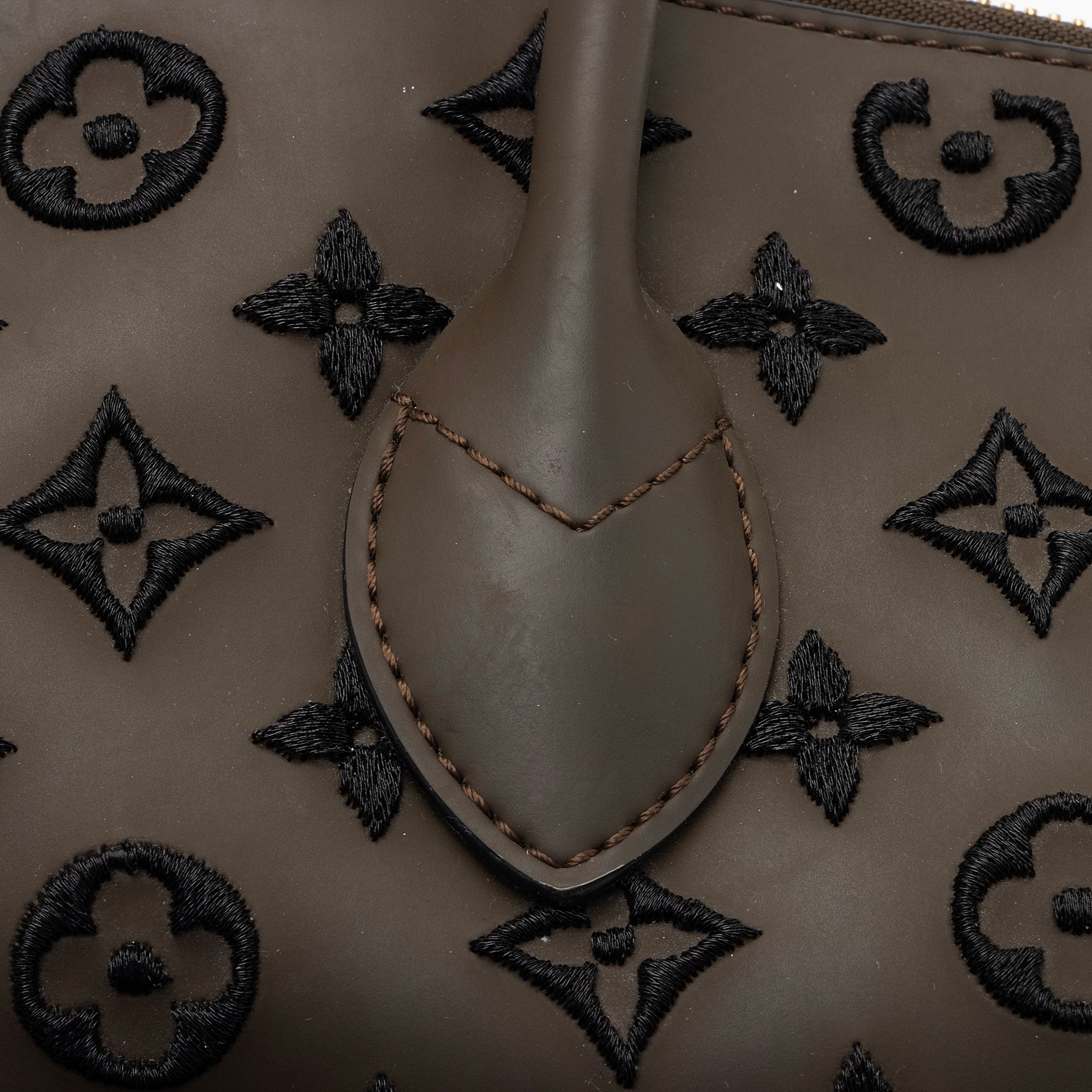 Louis Vuitton Limited Edition Monogram Addiction Lockit MM Bag (SHF-hQ