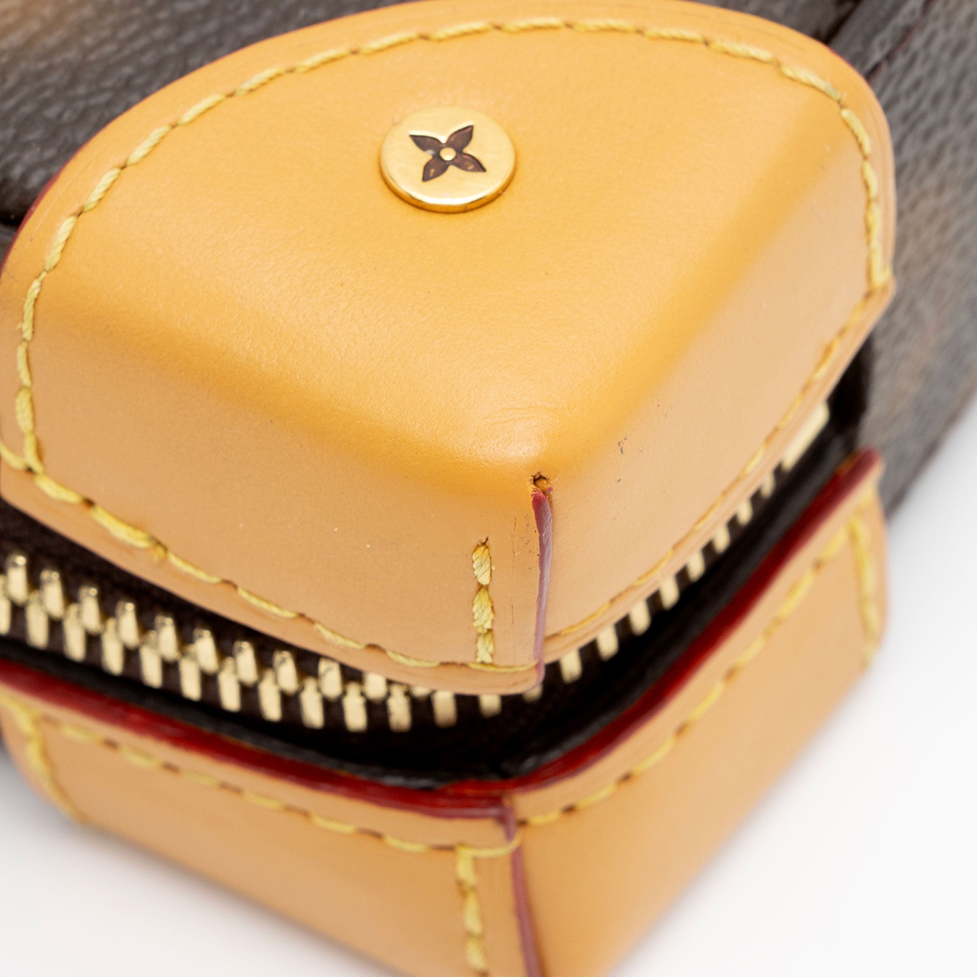 Louis Vuitton Limited Edition Monogram Blurry Soft Trunk Messenger (SHF-VWx6CA)
