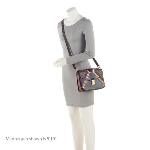 Louis Vuitton Limited Edition Monogram Canvas Brogue Pochette Metis Shoulder Bag (SHF-itDRve)