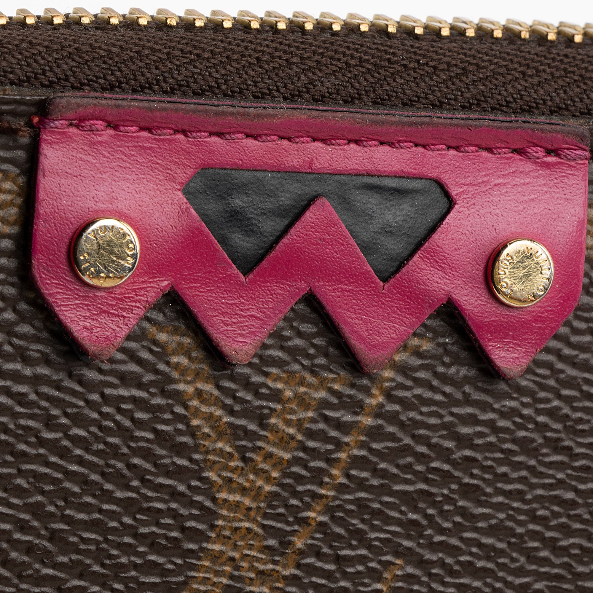 Louis Vuitton Limited Edition Monogram Canvas Totem Zippy Wallet (SHF-uA5Cw6)