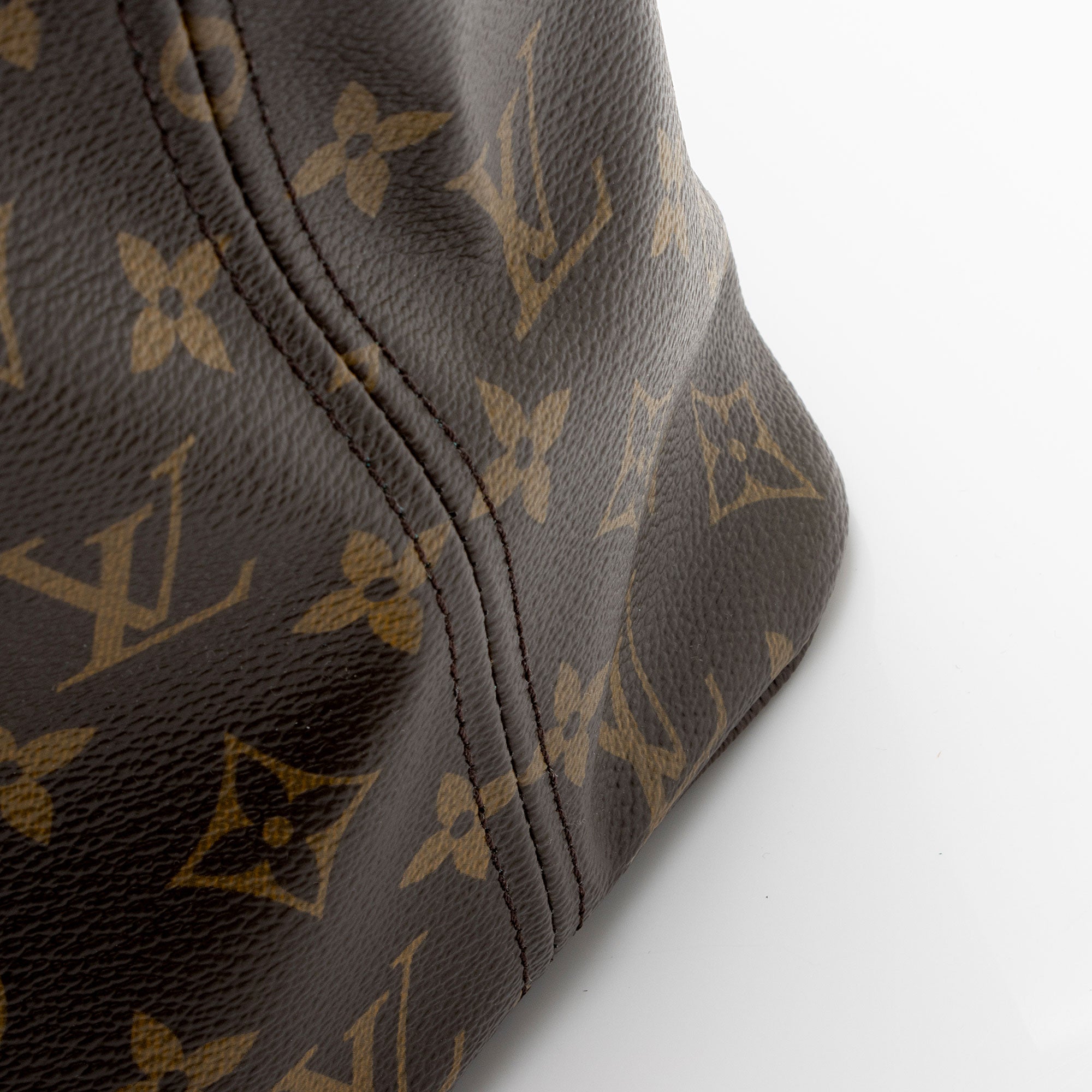 Louis Vuitton Limited Edition Monogram Canvas V Neverfull MM Tote (SHF-jn9Kv3)
