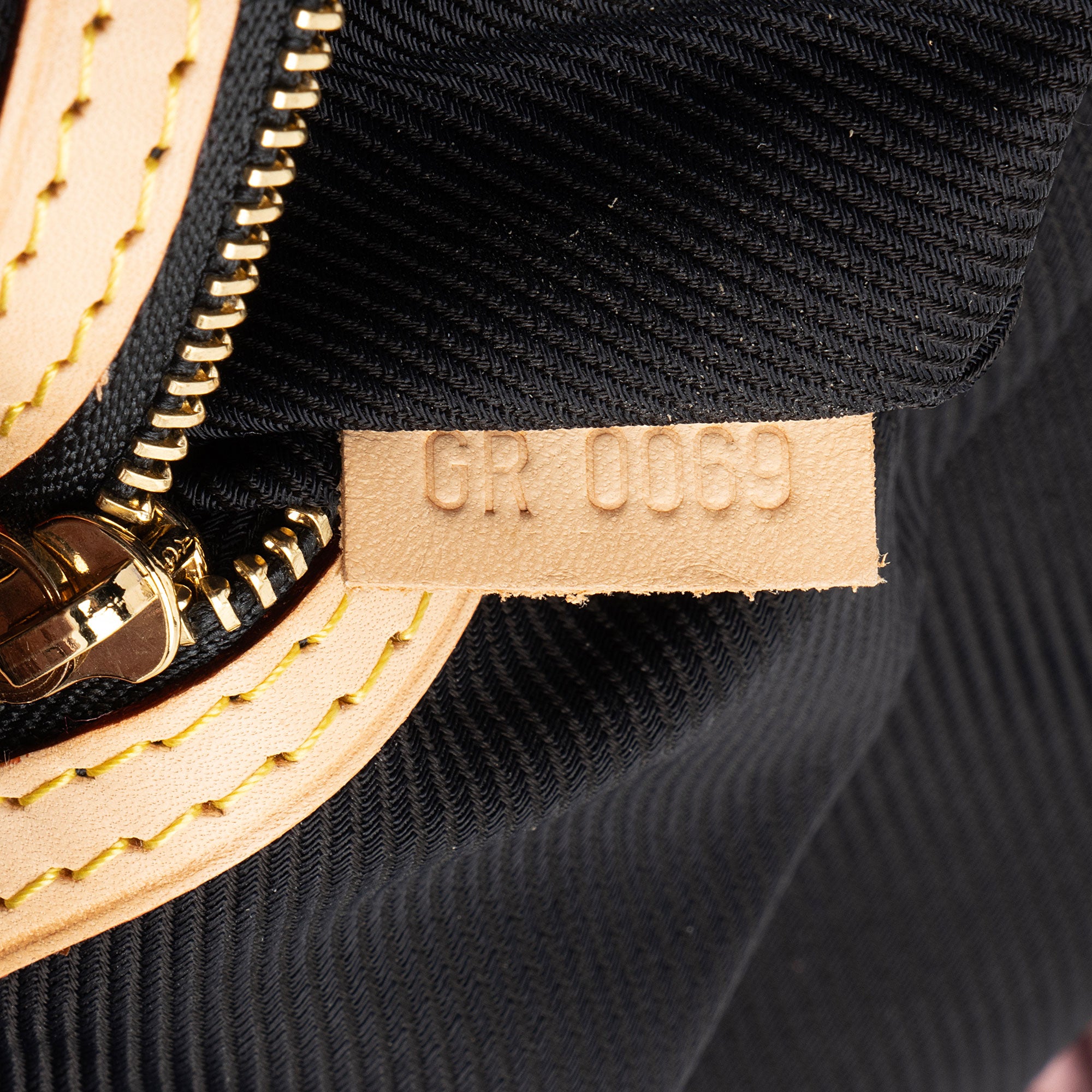 Louis Vuitton Limited Edition Monogram Limelight African Queen Clutch (SHF-DkA8d9)