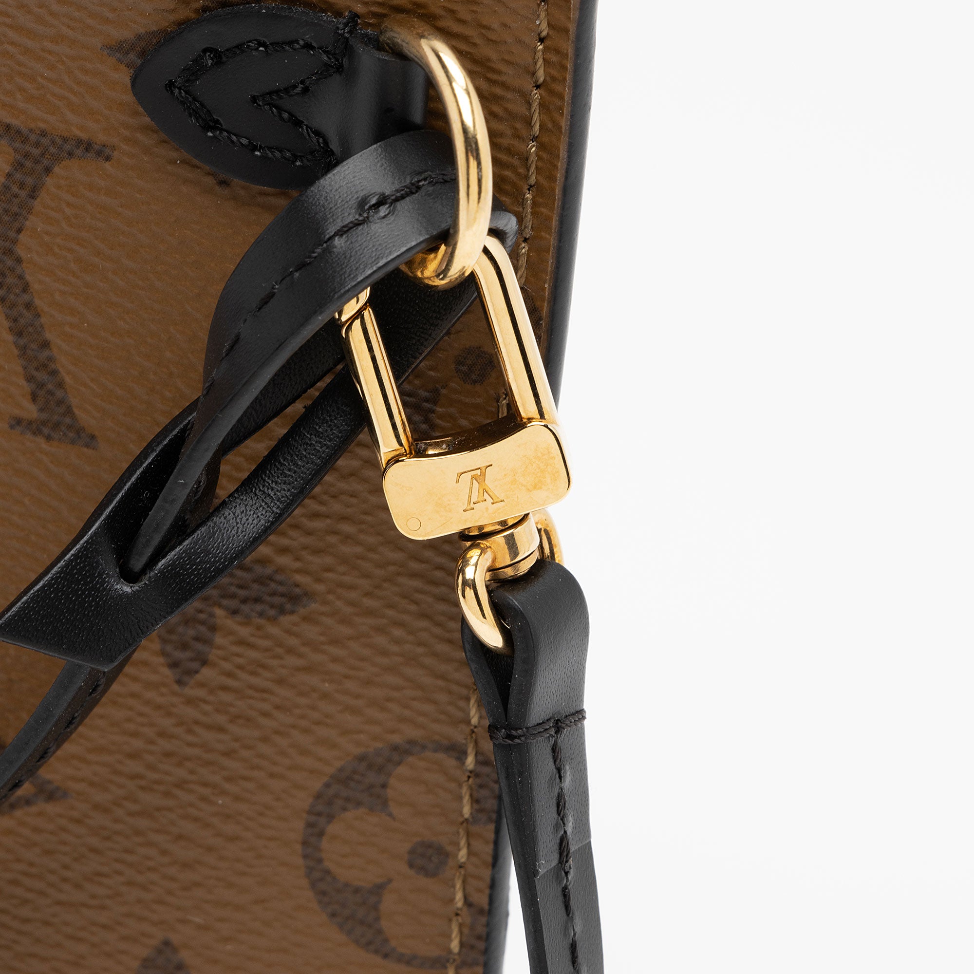 Louis Vuitton Limited Edition Reverse Monogram Canvas Kabuki Pochette (SHF-9VUPm7)