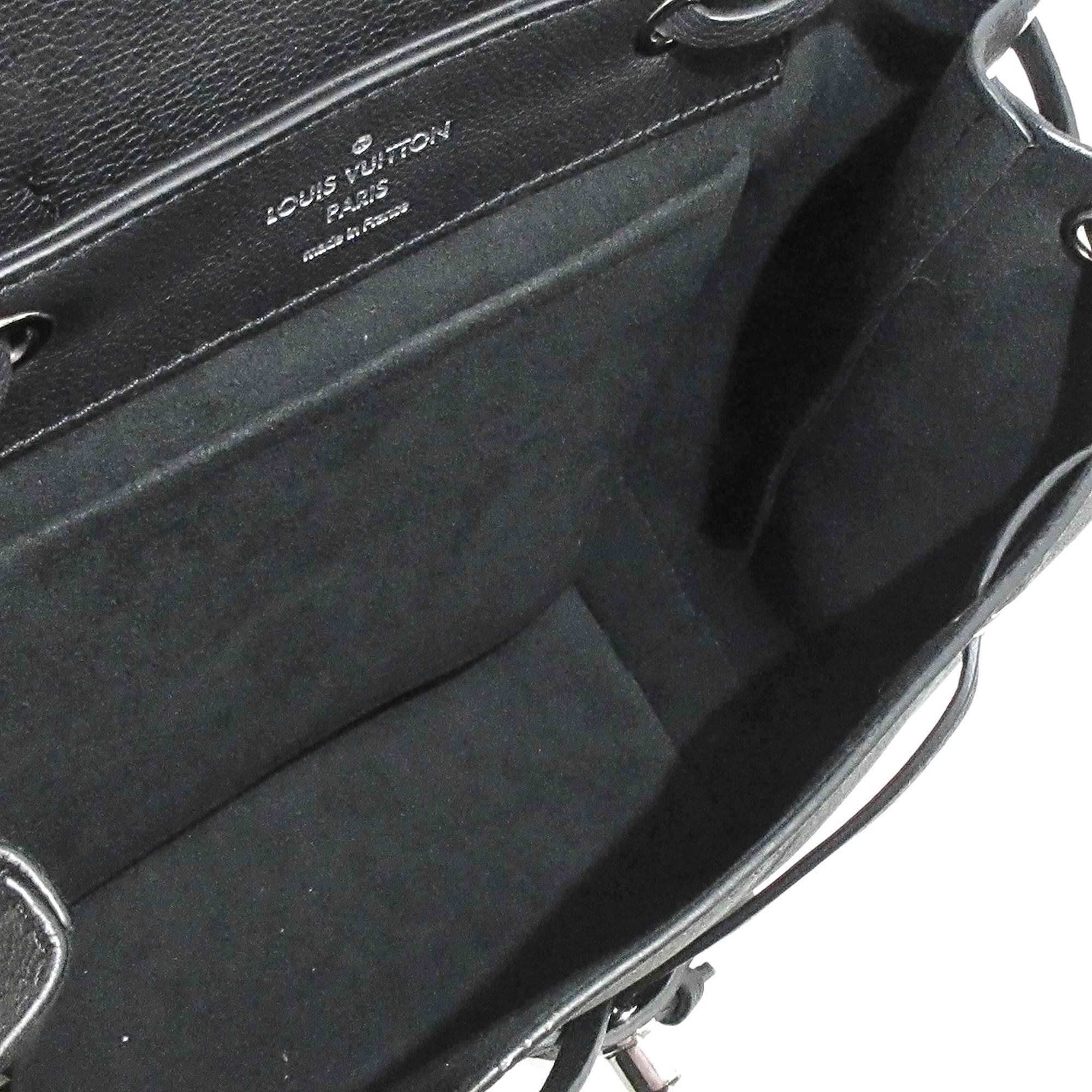 Louis Vuitton LockMe Backpack (SHG-uKWaci)