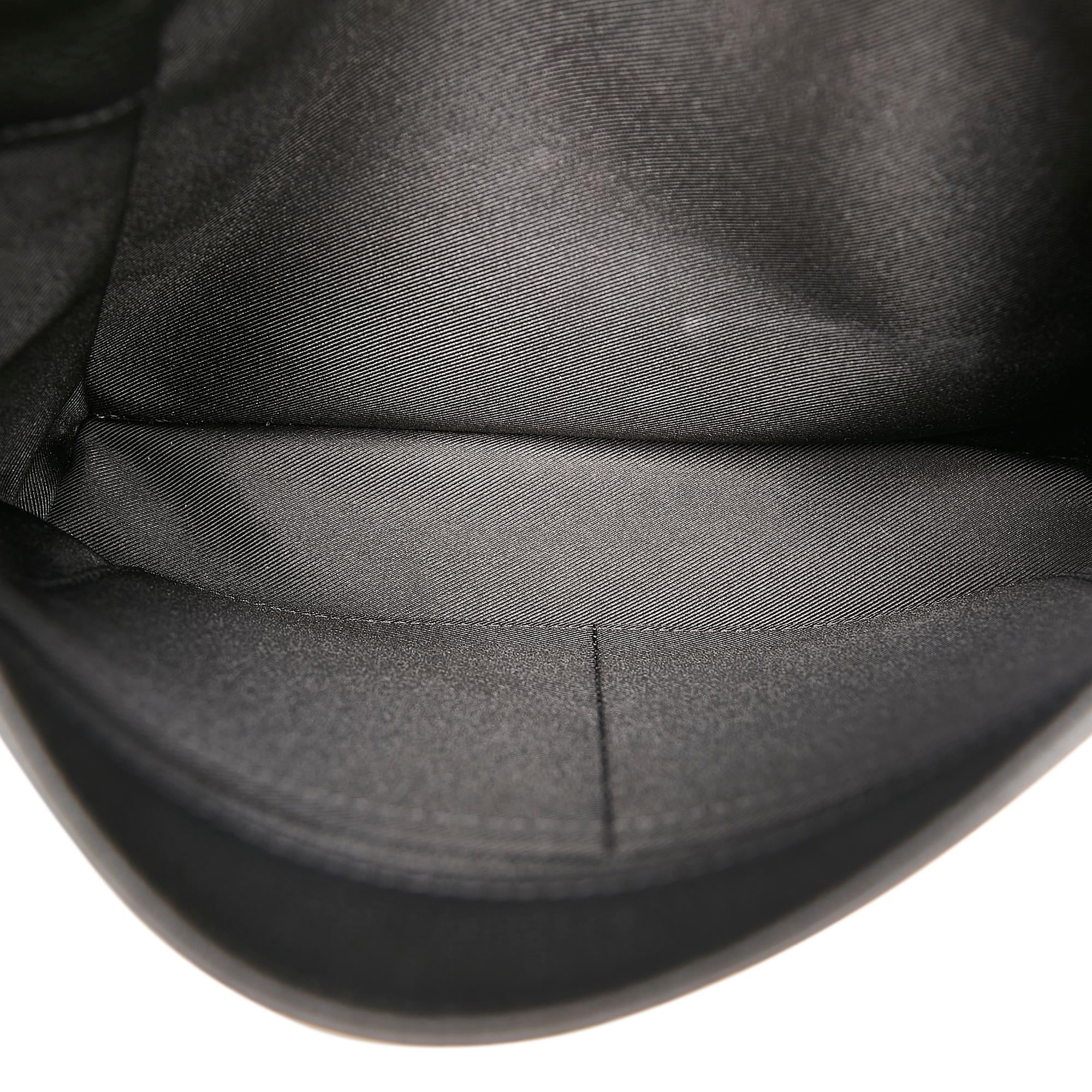 Louis Vuitton LockMe II (SHG-31266)