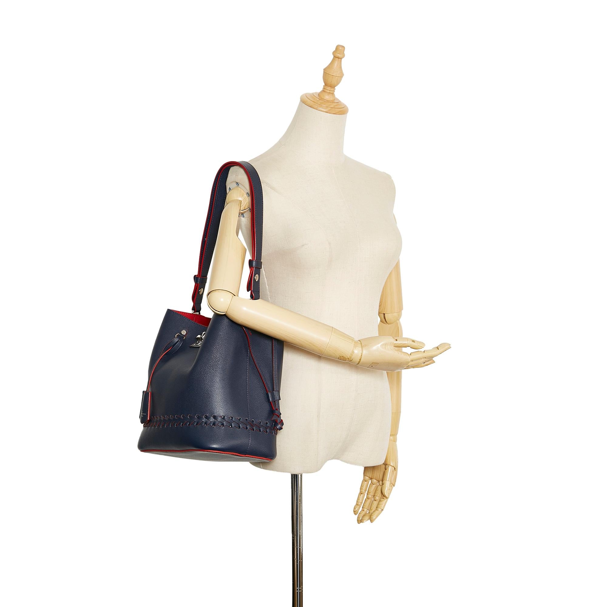 Louis Vuitton Lockme Braided Bucket Bag (SHG-xiGyxc)