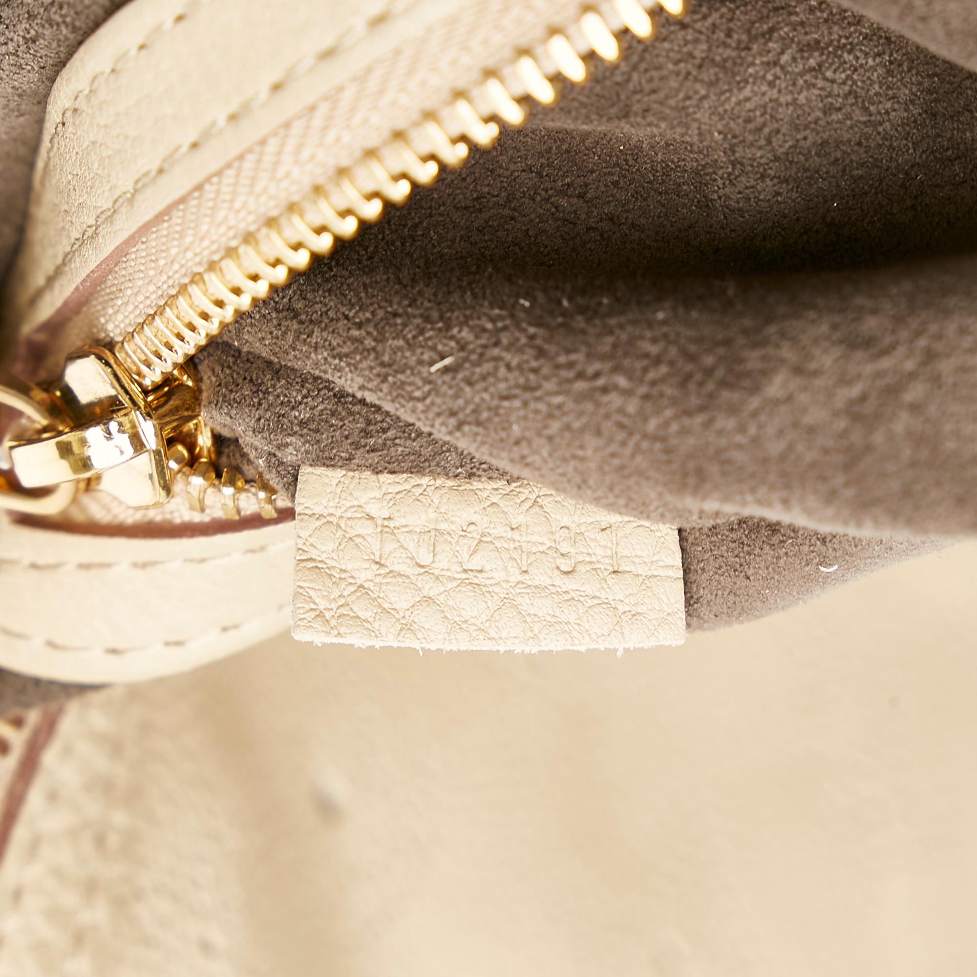 Louis Vuitton Mahina Galatea MM (SHG-iP4i0i)