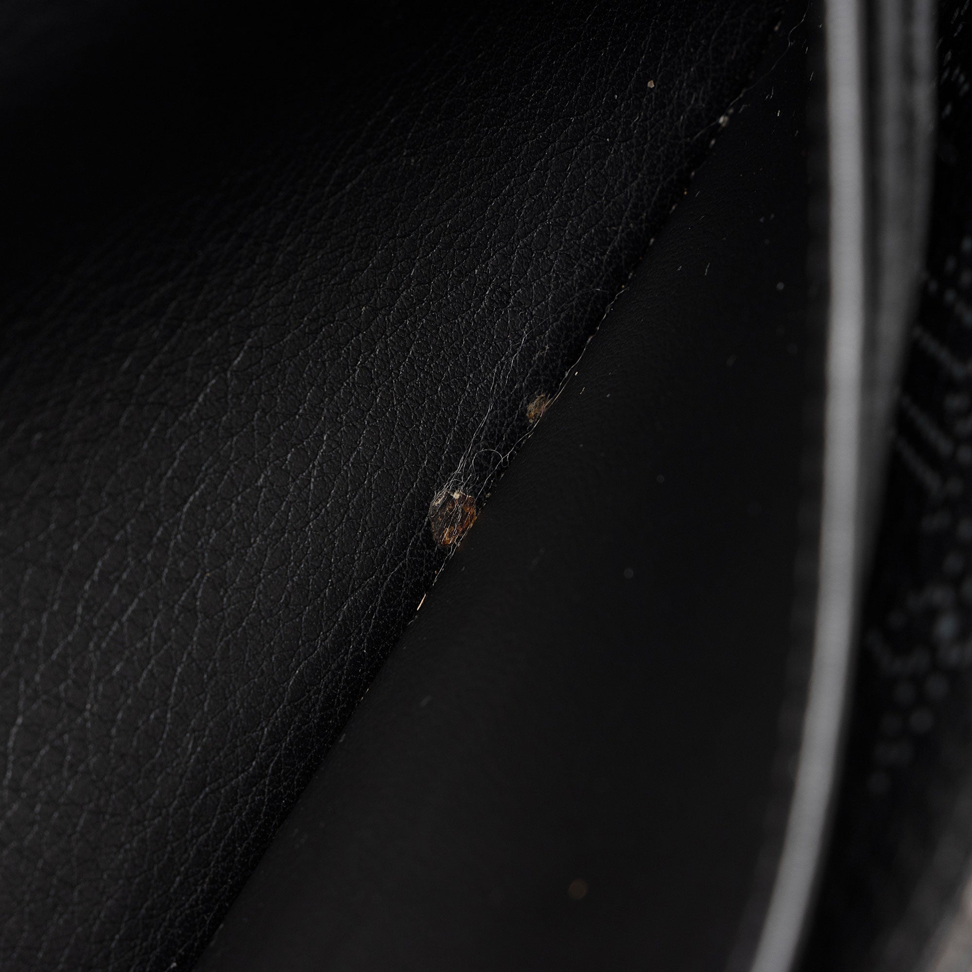 Louis Vuitton Mahina Leather Amelia Wallet (SHF-YicIHU)