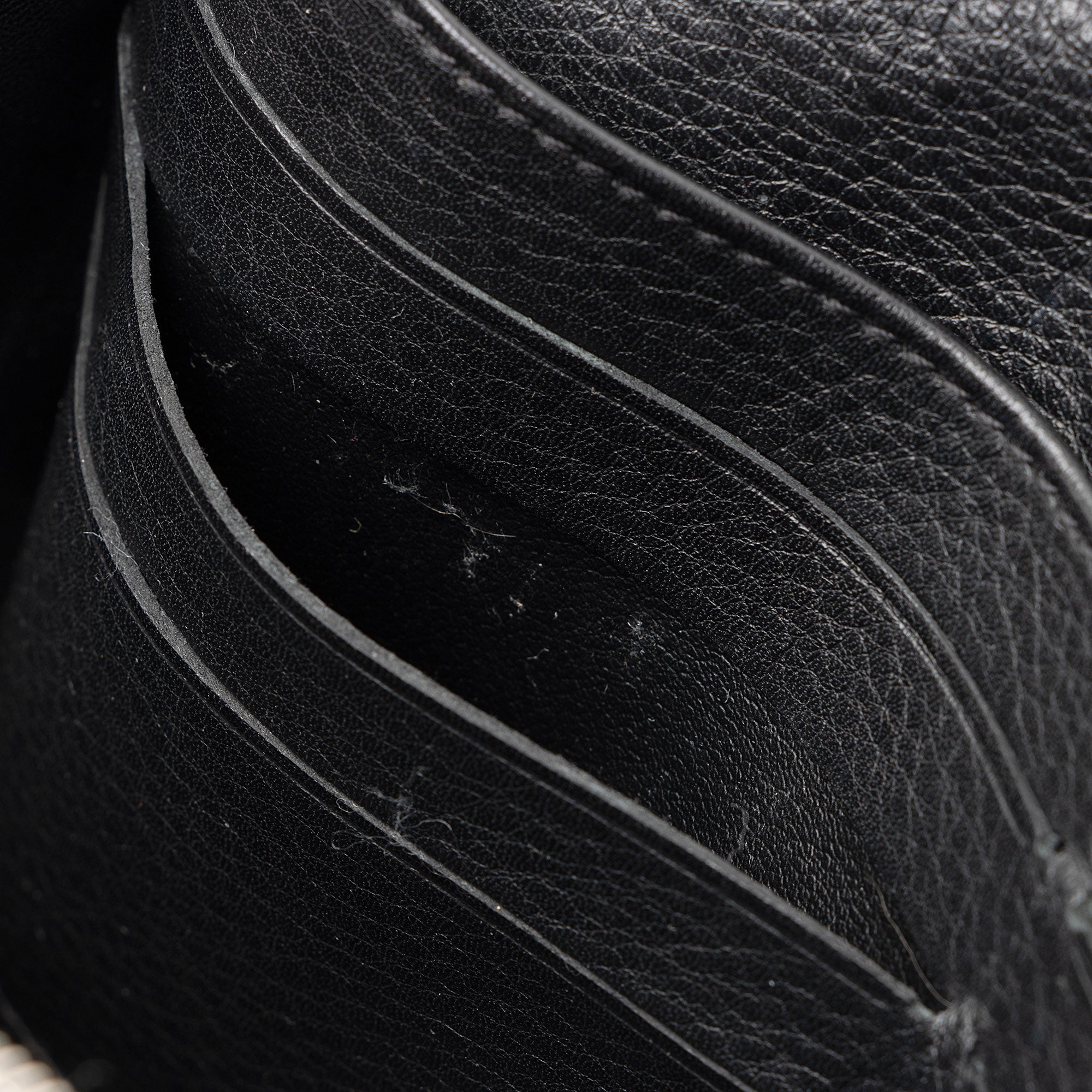 Louis Vuitton Mahina Leather Amelia Wallet (SHF-YicIHU)