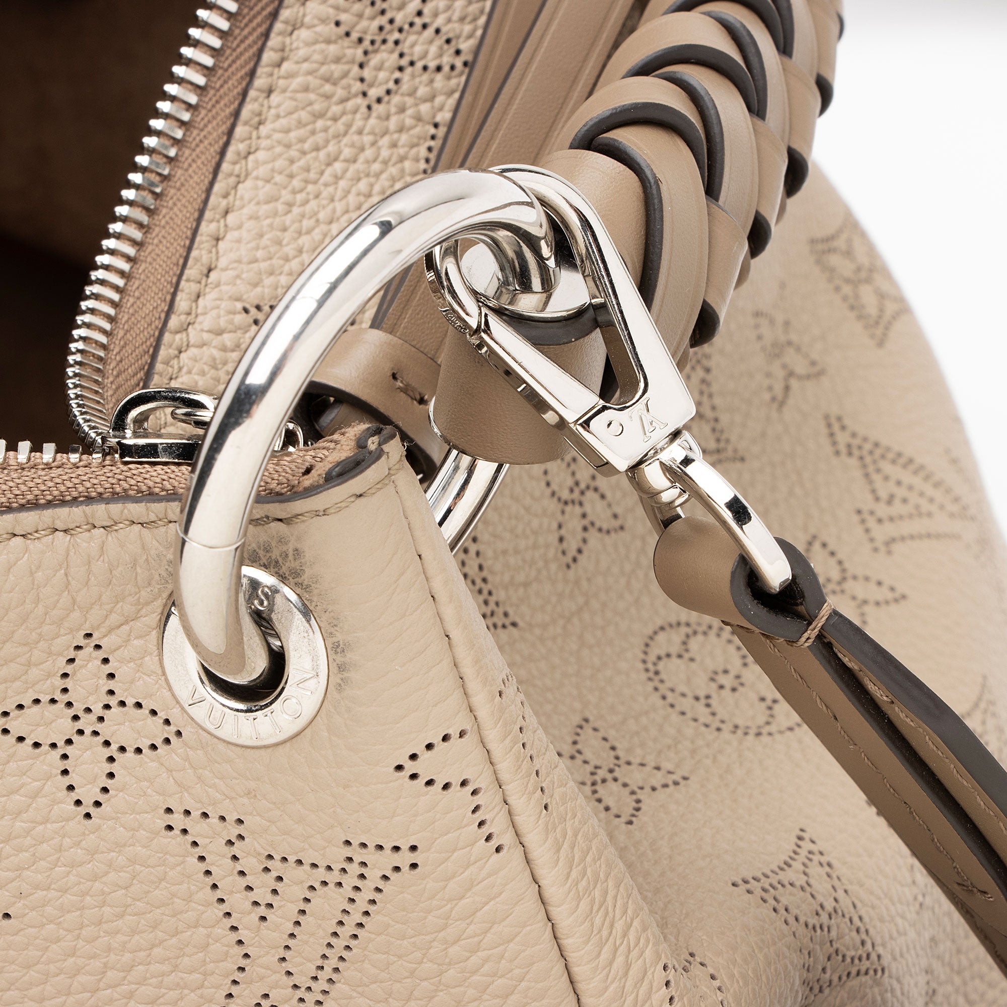 Louis Vuitton Mahina Leather Beaubourg MM Hobo (SHF-MAmhQi)