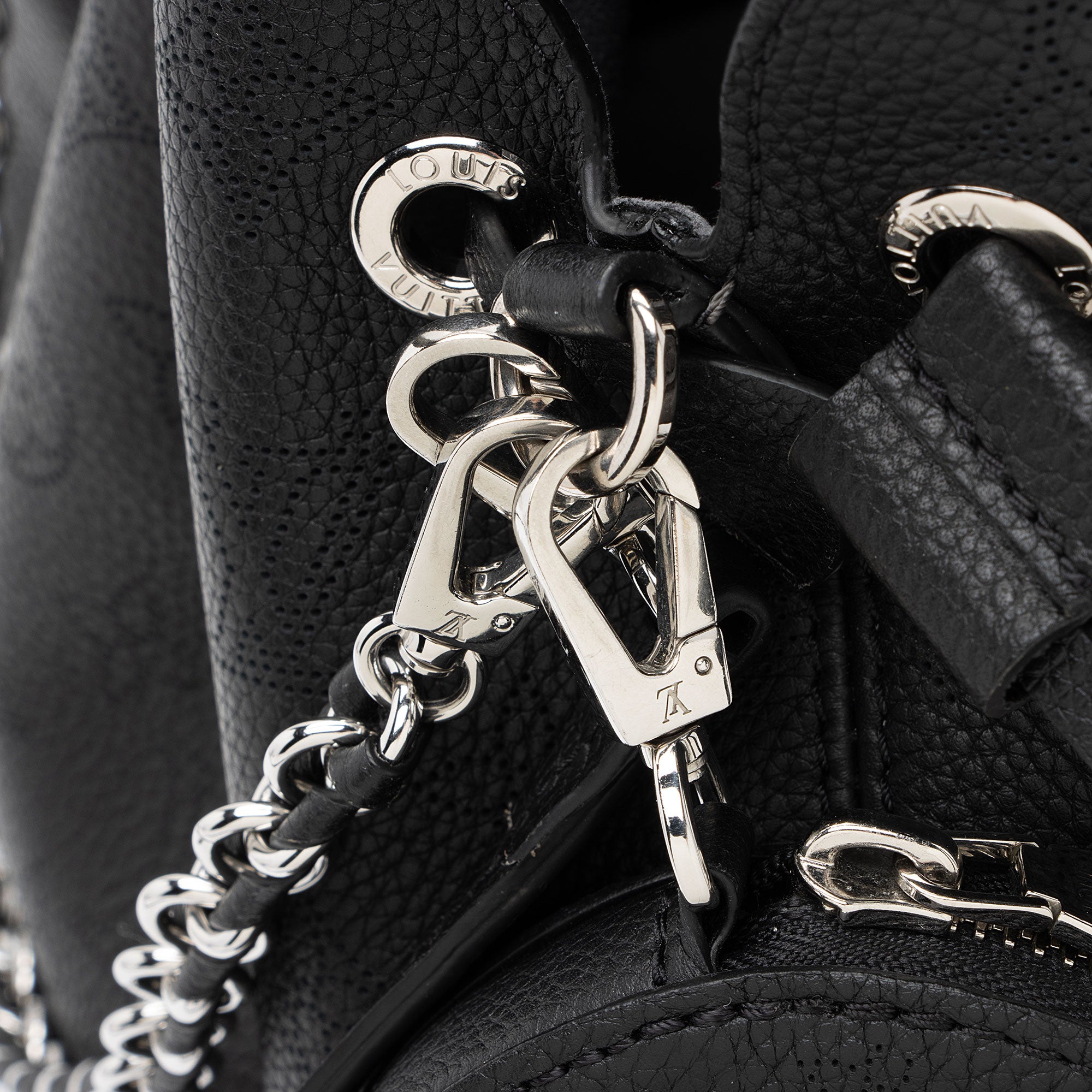 Louis Vuitton Mahina Leather Bella Bucket Bag (SHF-CcyhzL)