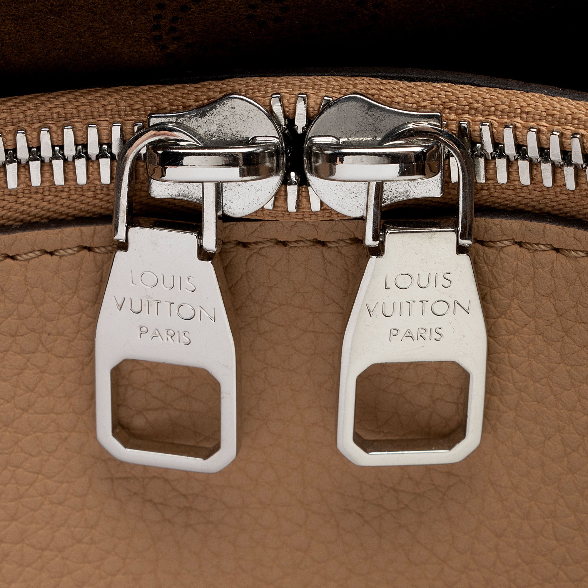 Louis Vuitton Mahina Leather Bella Tote (SHF-pGCMeu)