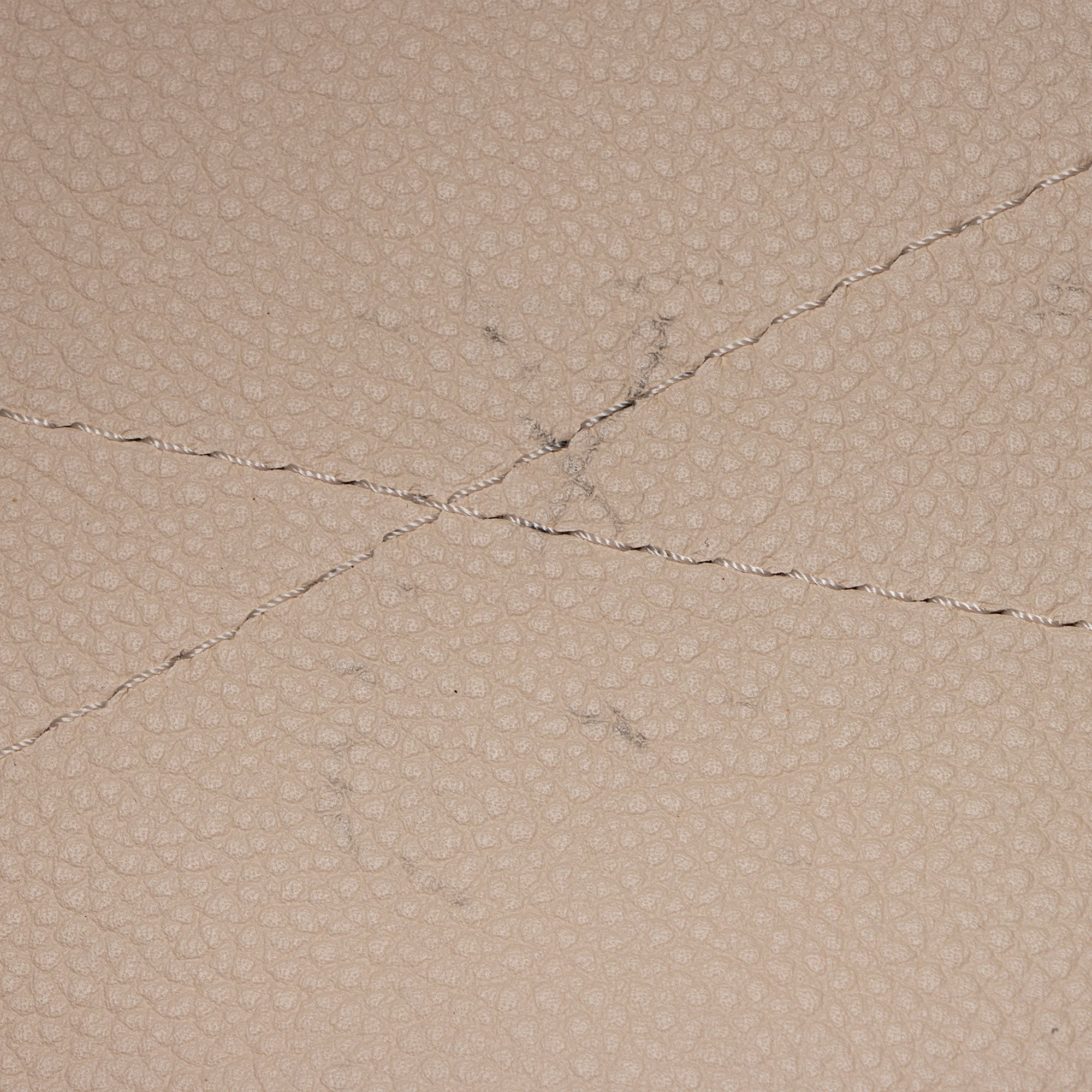 Louis Vuitton Mahina Leather Carmel Hobo (SHF-I2e2sp)