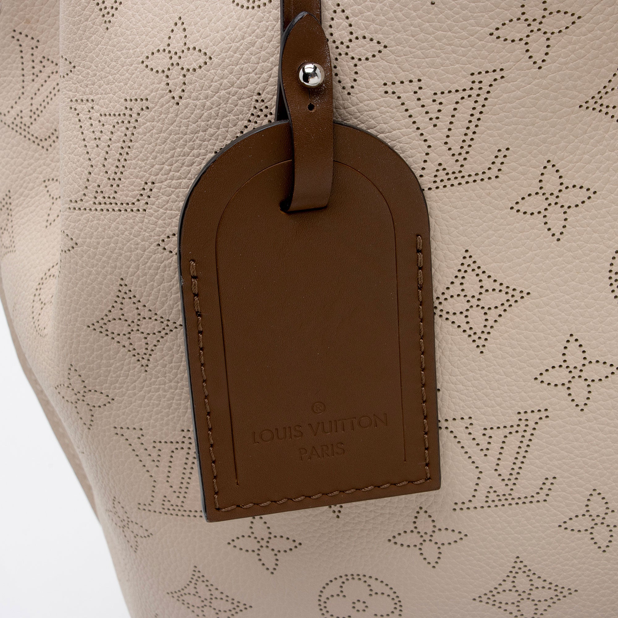 Louis Vuitton Mahina Leather Carmel Hobo (SHF-I2e2sp)