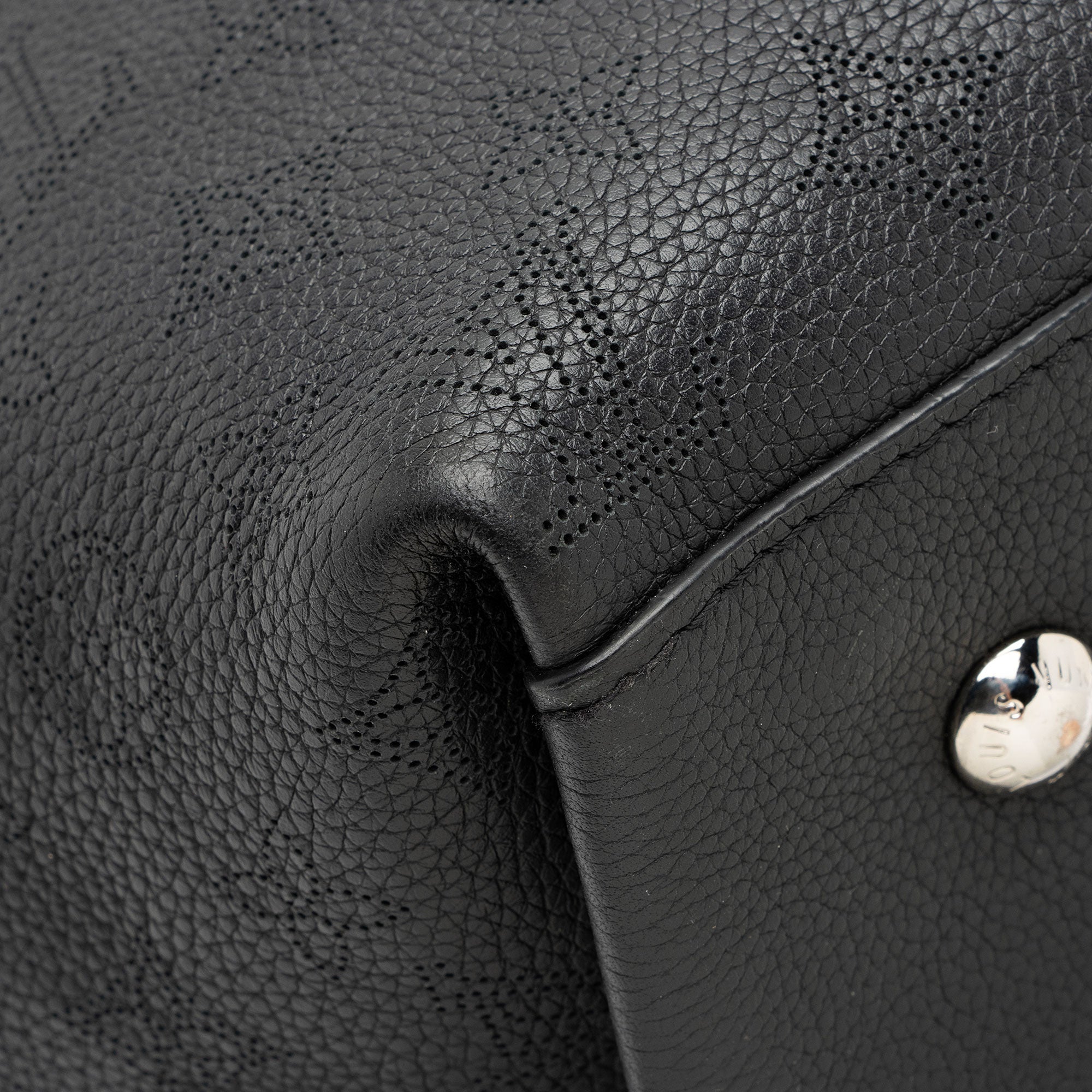 Louis Vuitton Mahina Leather Carmel Hobo (SHF-SK1HwZ)