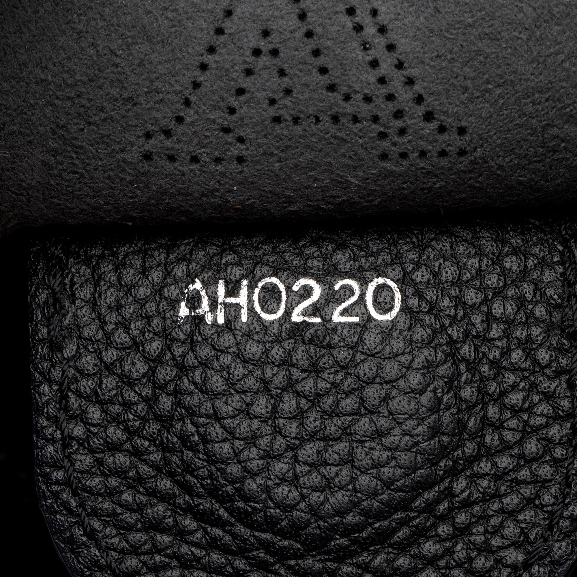 Louis Vuitton Mahina Leather Carmel Hobo
