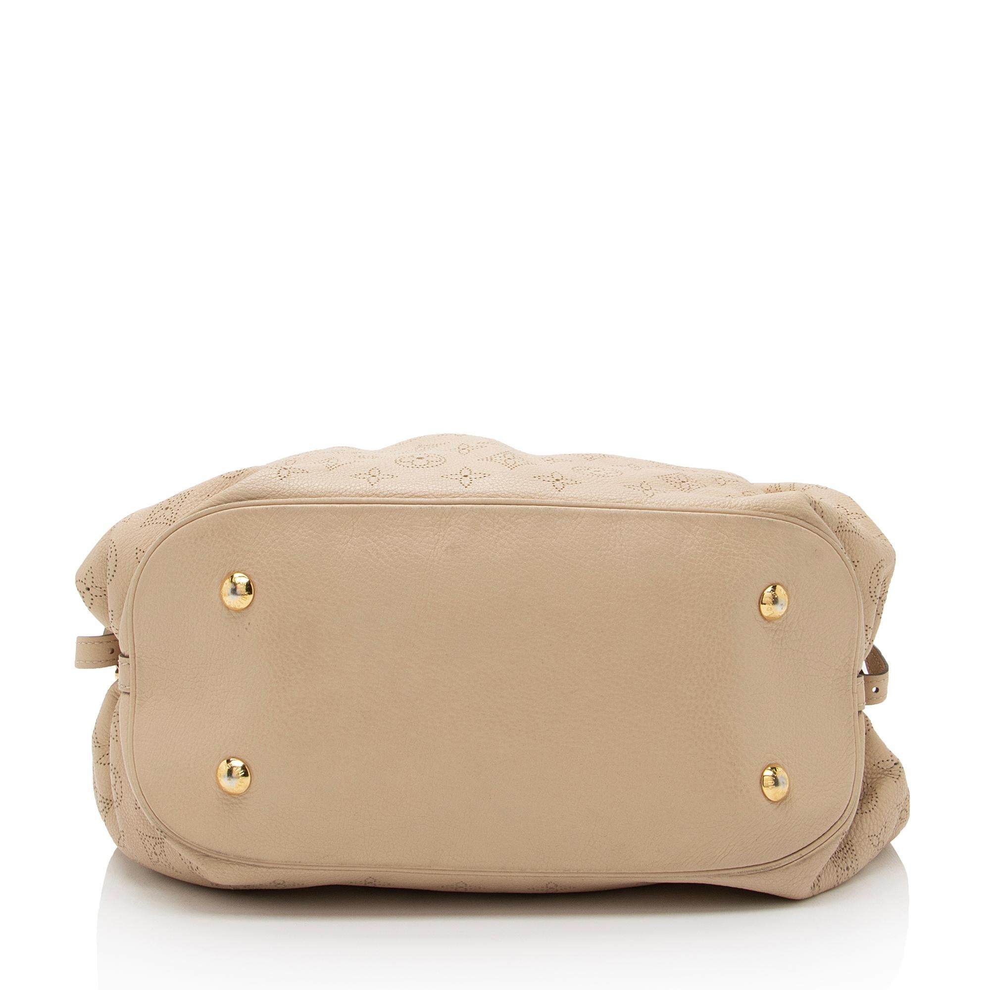 Louis Vuitton Mahina Leather L Hobo (SHF-f8hOUF)
