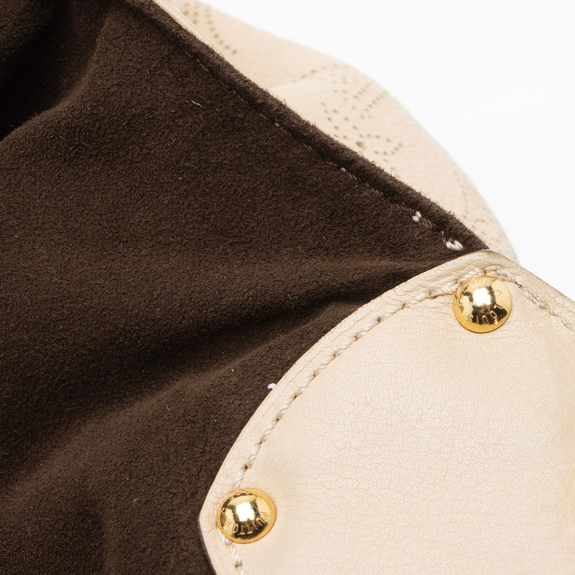 Louis Vuitton Mahina Leather L Hobo (SHF-f8hOUF)