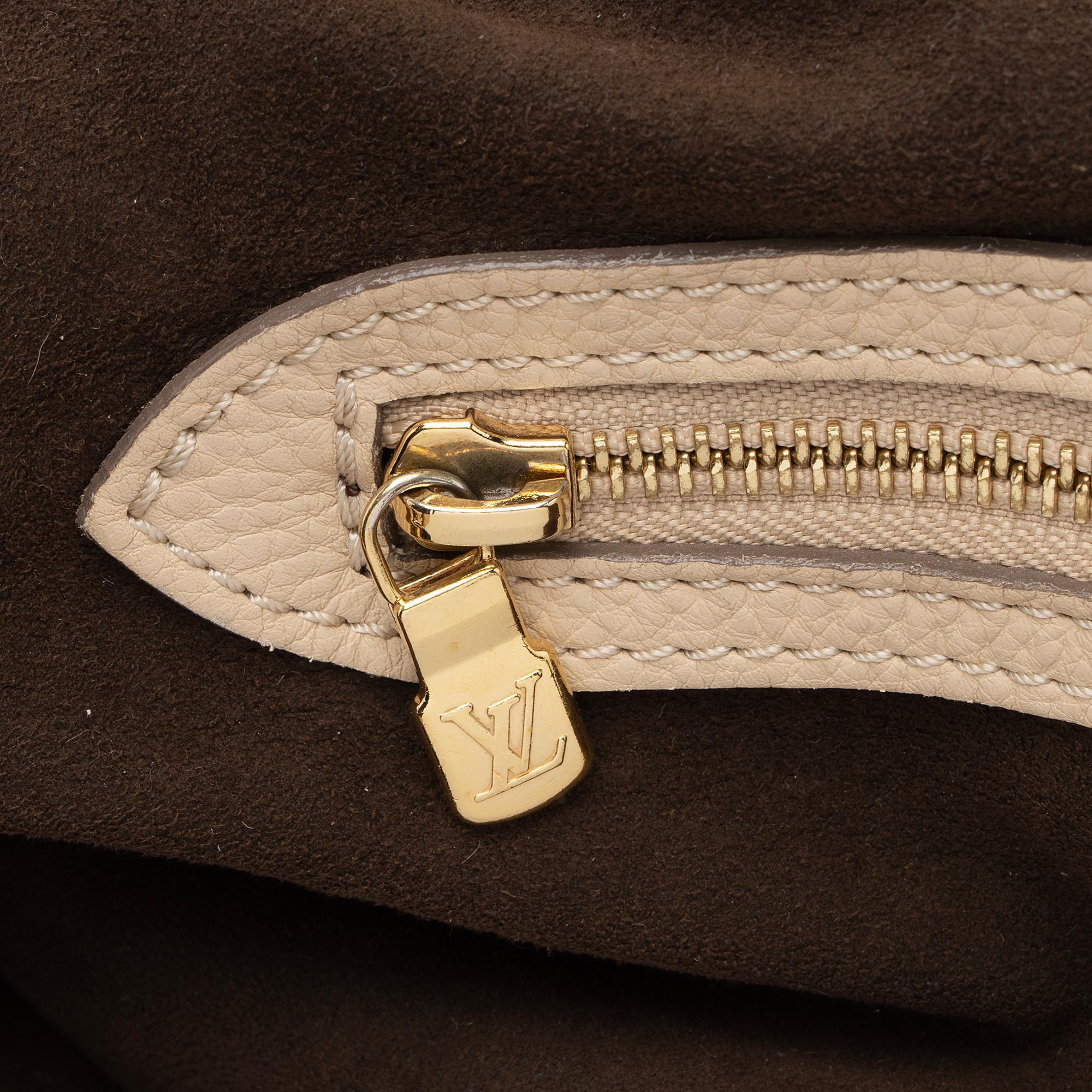 Louis Vuitton Mahina Leather L Hobo (SHF-f8hOUF)