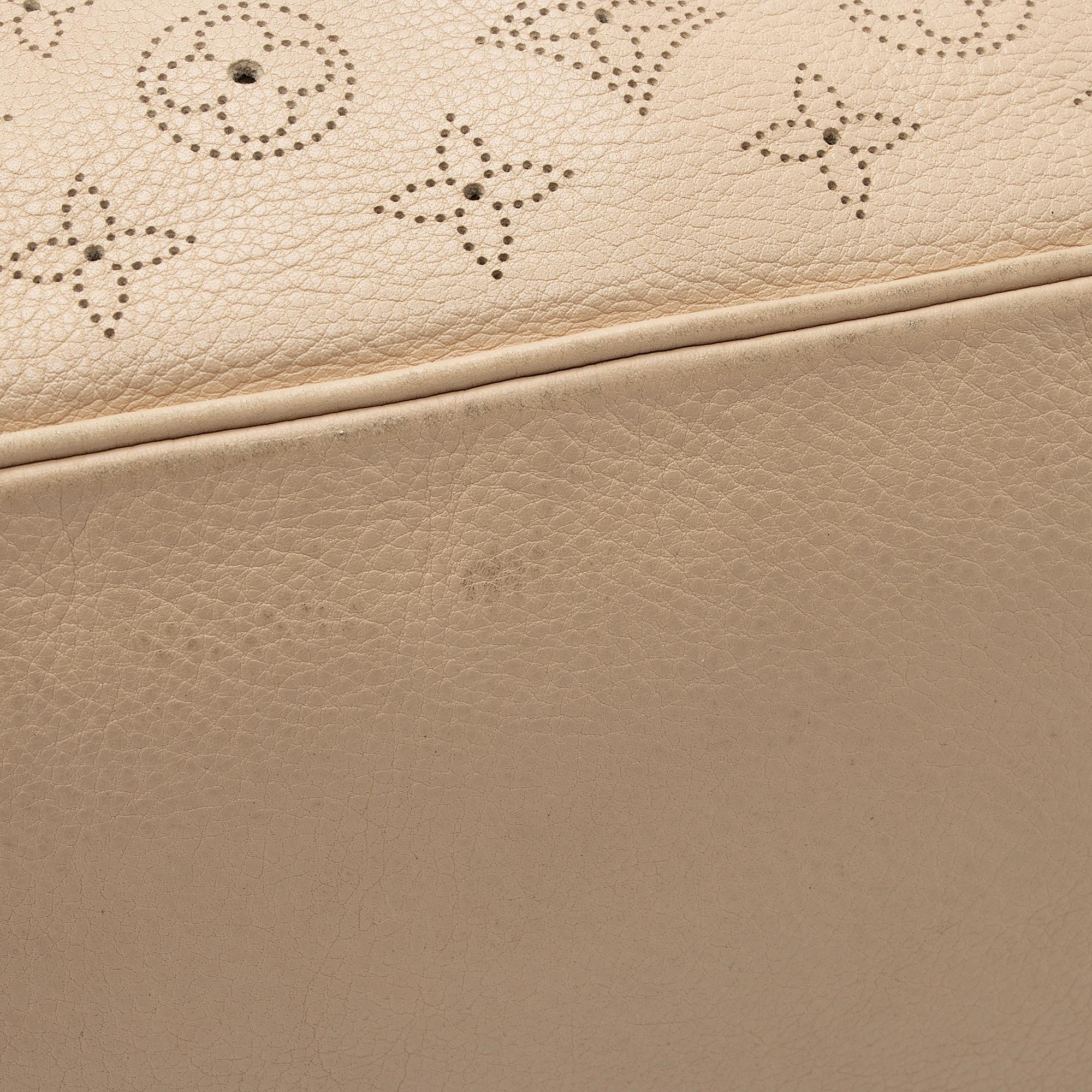 Louis Vuitton Mahina Leather L Hobo (SHF-f8hOUF)