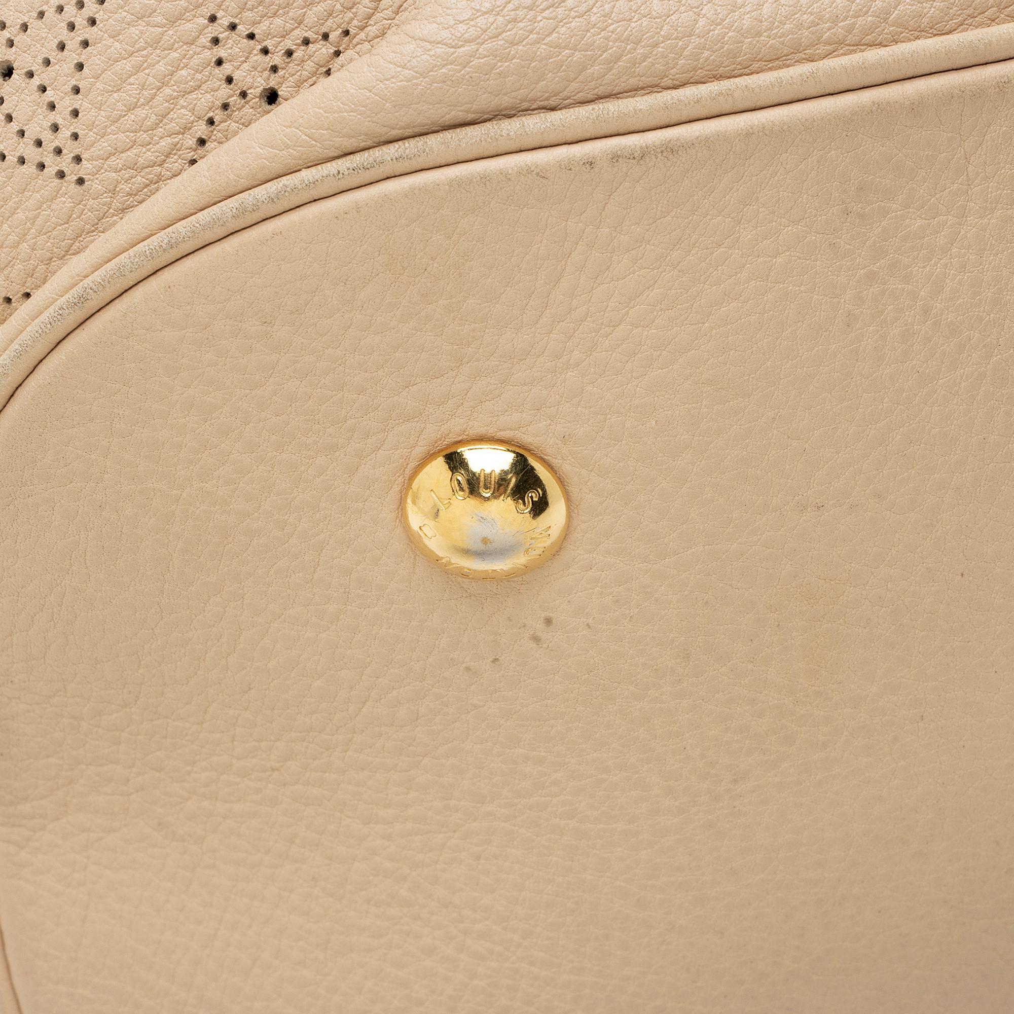 Louis Vuitton Mahina Leather L Hobo (SHF-f8hOUF)