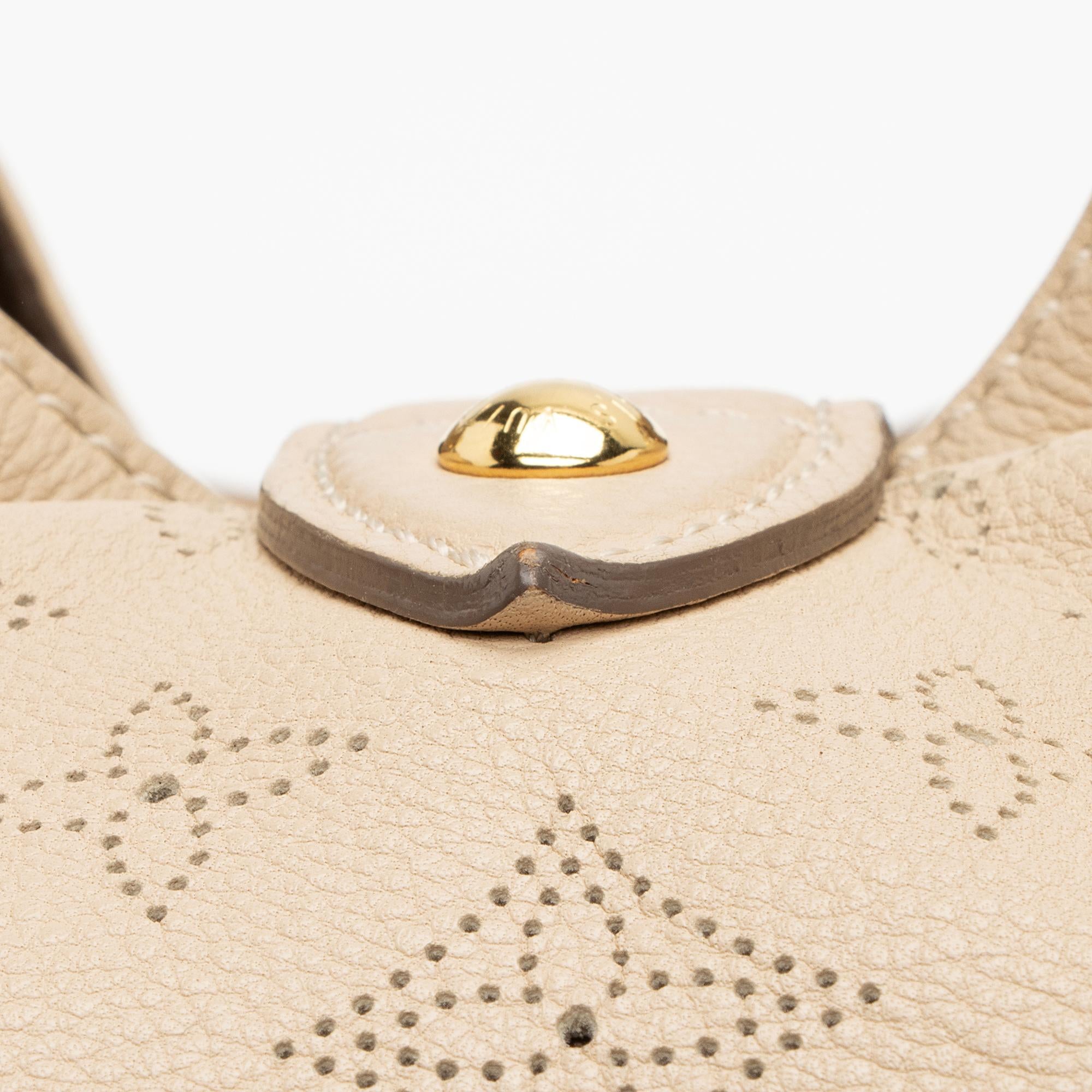 Louis Vuitton Mahina Leather L Hobo (SHF-f8hOUF)
