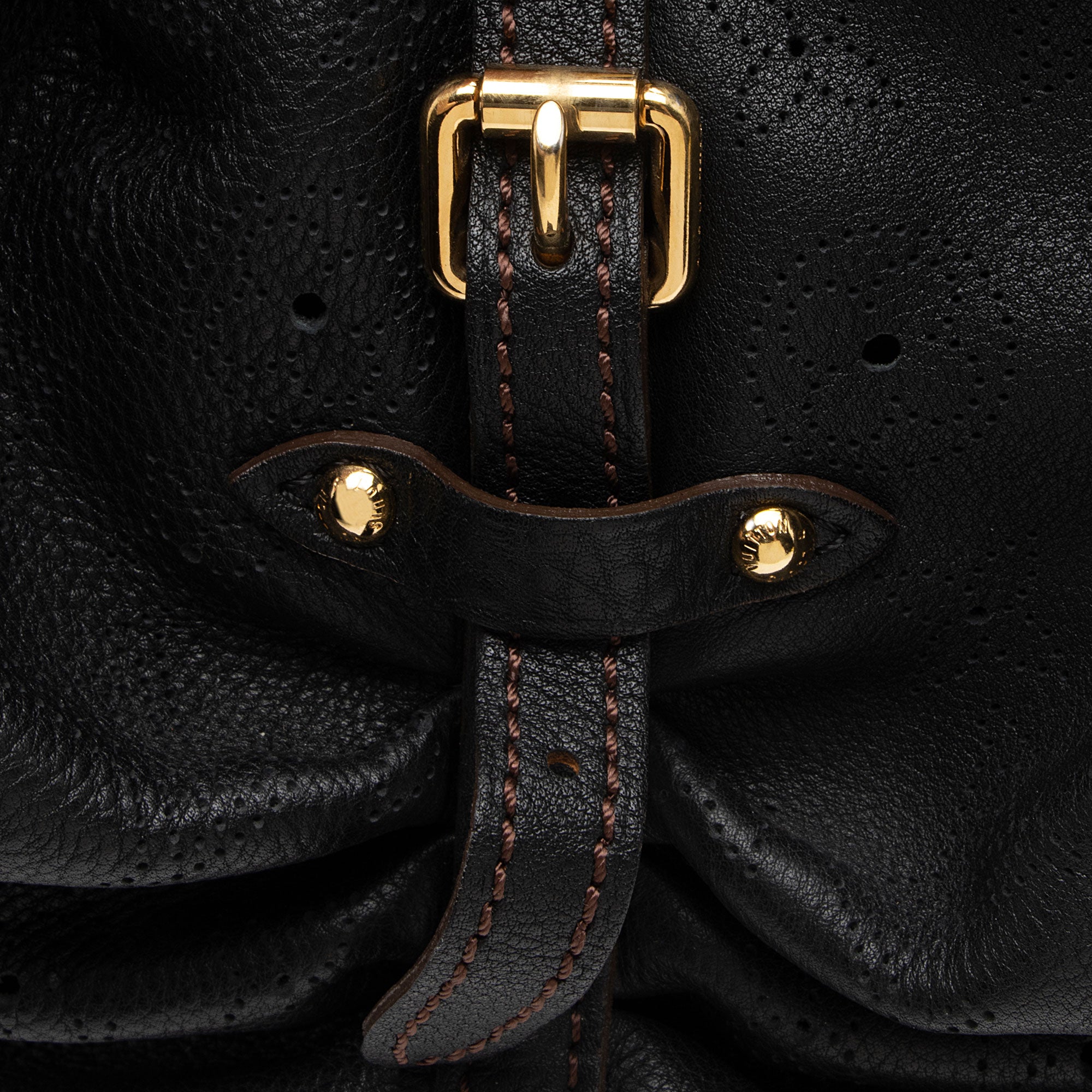Louis Vuitton Mahina Leather L Hobo (SHF-zuLmBU)
