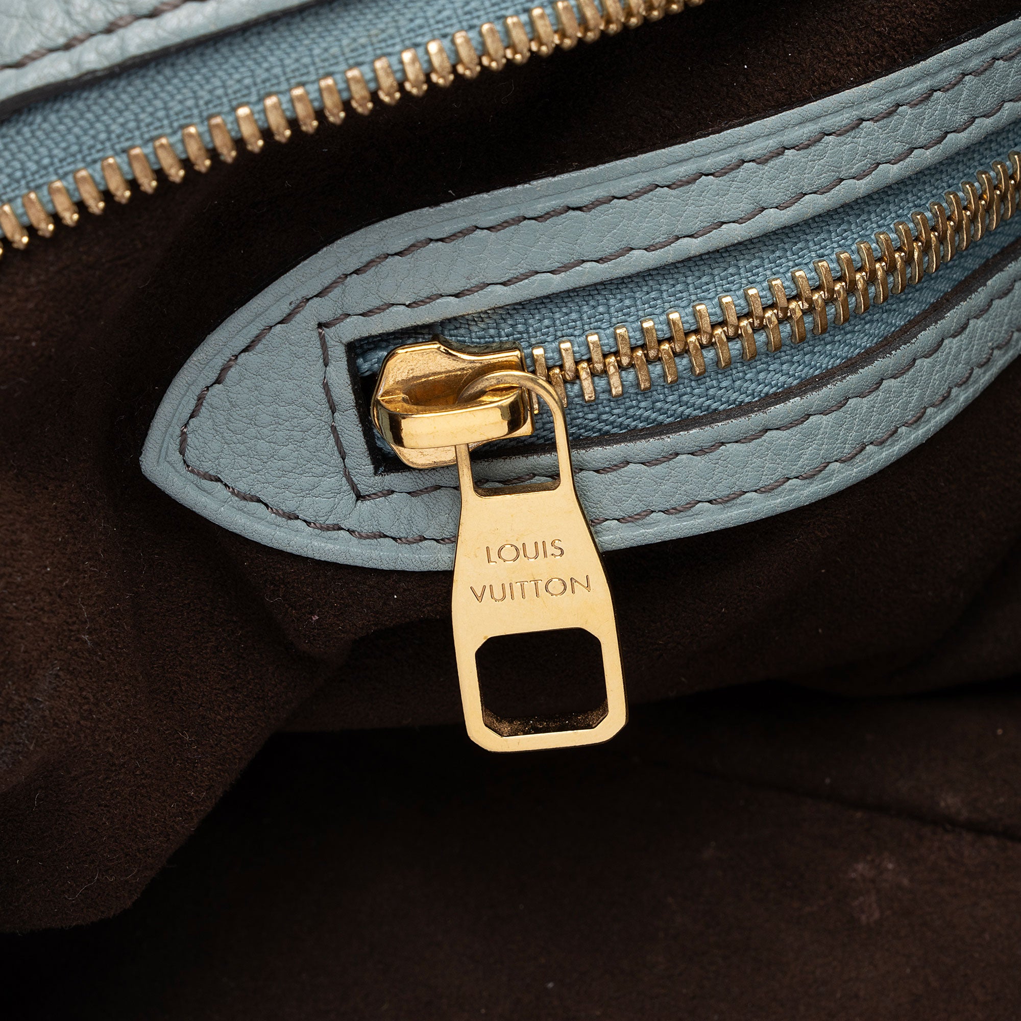 Louis Vuitton Mahina Leather Stellar PM Tote (SHF-mayQeq)