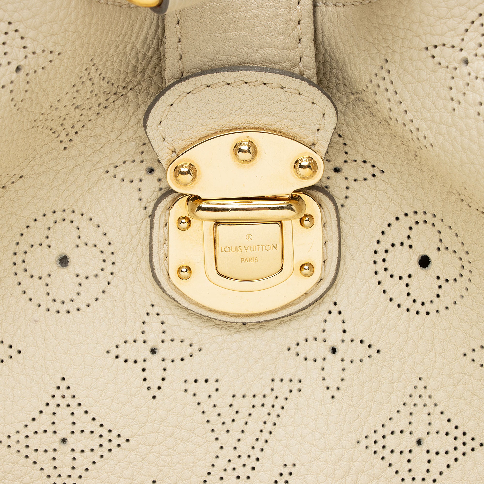 Louis Vuitton Mahina Leather XL Hobo (SHF-XqaxdJ)