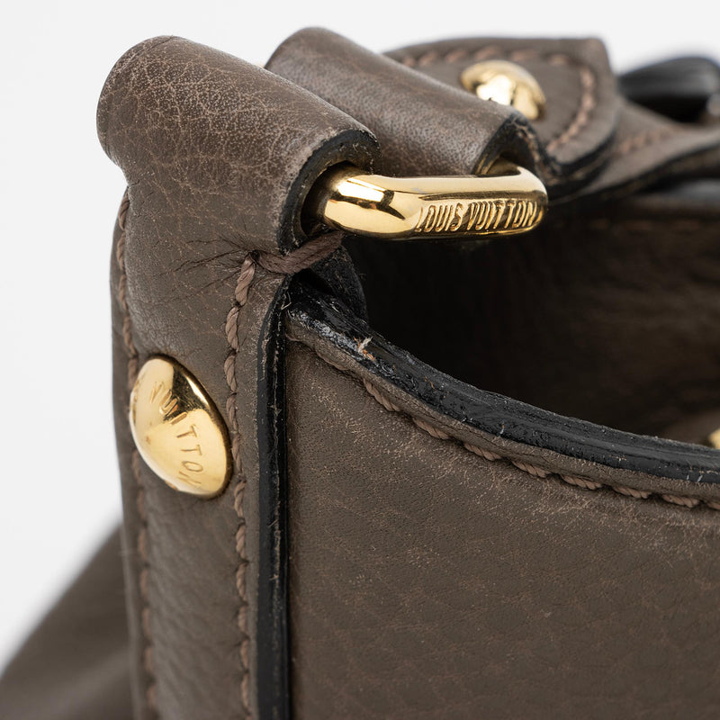 Louis Vuitton Mahina Leather XS Shoulder Bag (SHF-UHARnq)