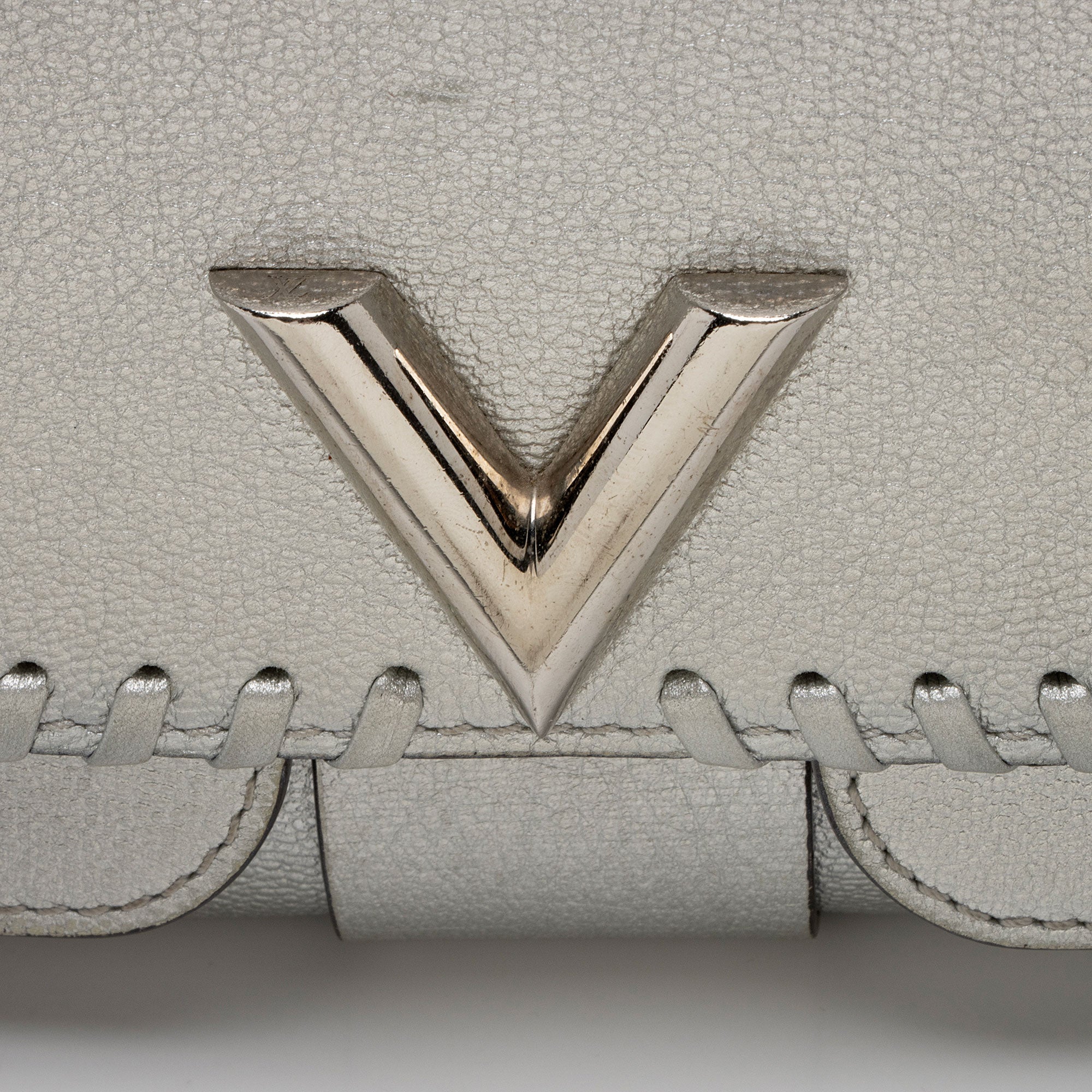 Louis Vuitton Metallic Leather Braided Very Chain Bag (SHF-s7snVl)
