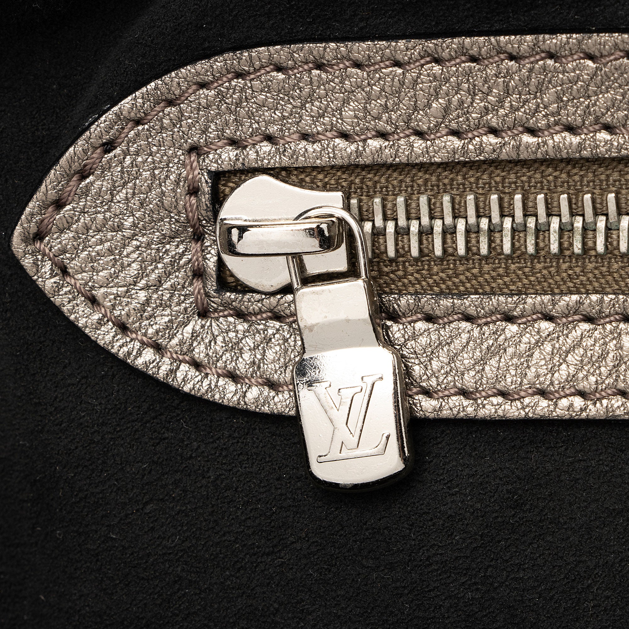 Louis Vuitton Metallic Mahina Leather XL Hobo (SHF-mvCaqy)