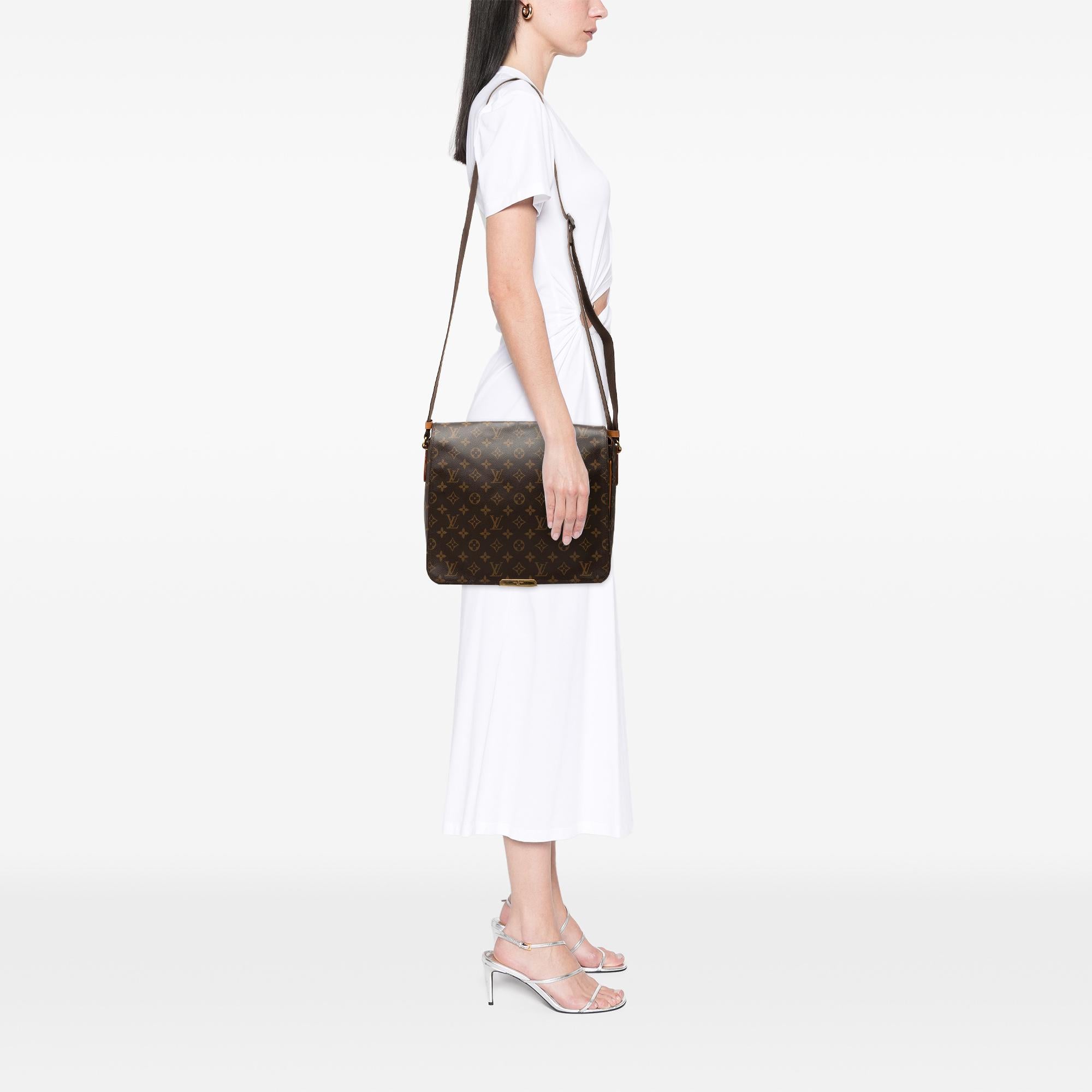 Louis Vuitton Monogram Abbesses