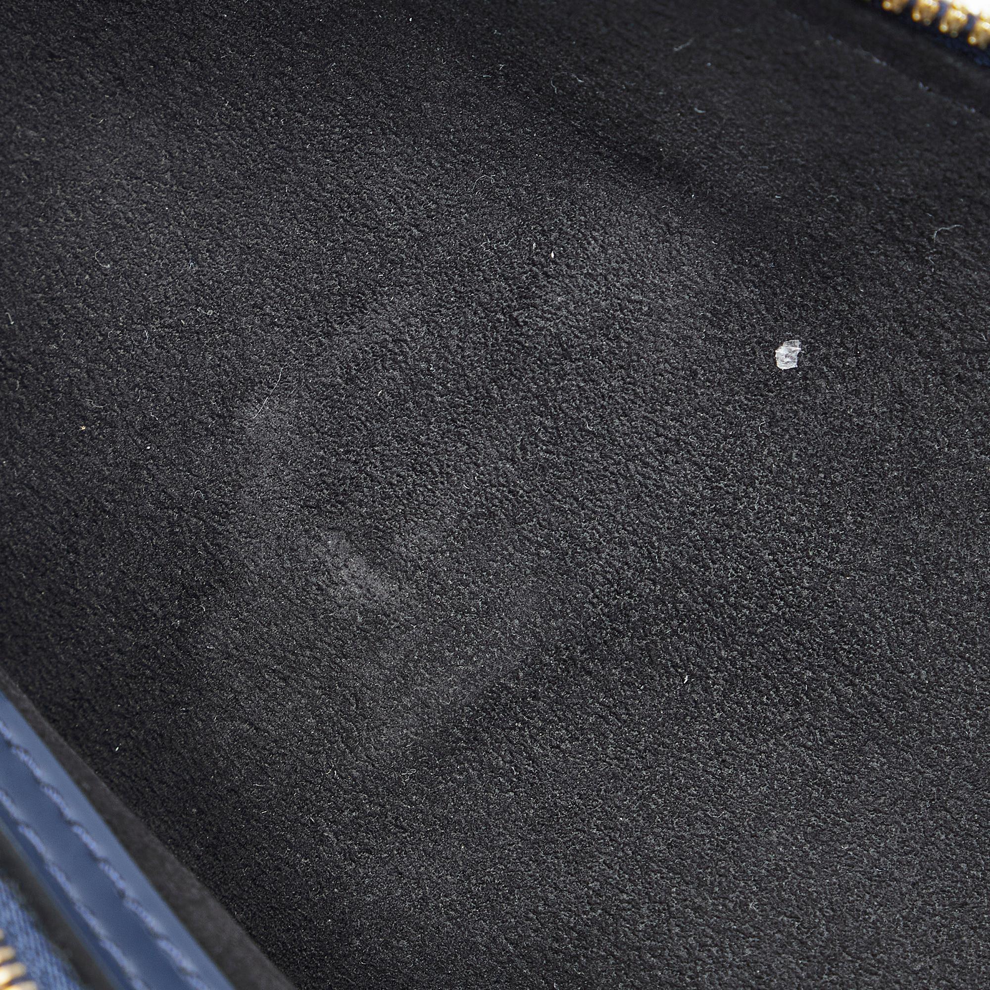 Louis Vuitton Monogram Addiction Lockit Vertical MM (SHG-AMrldH)