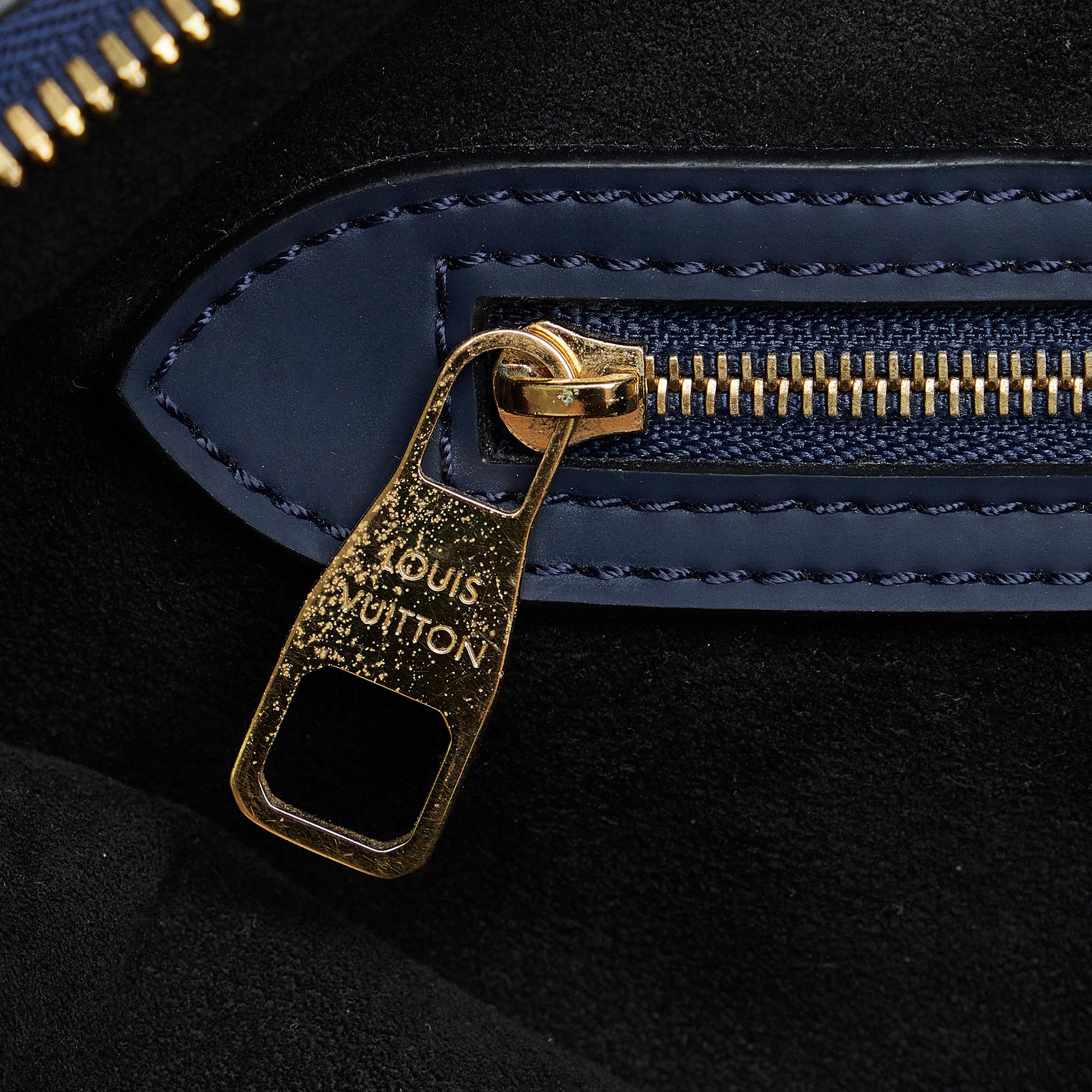 Louis Vuitton Monogram Addiction Lockit Vertical MM (SHG-AMrldH)