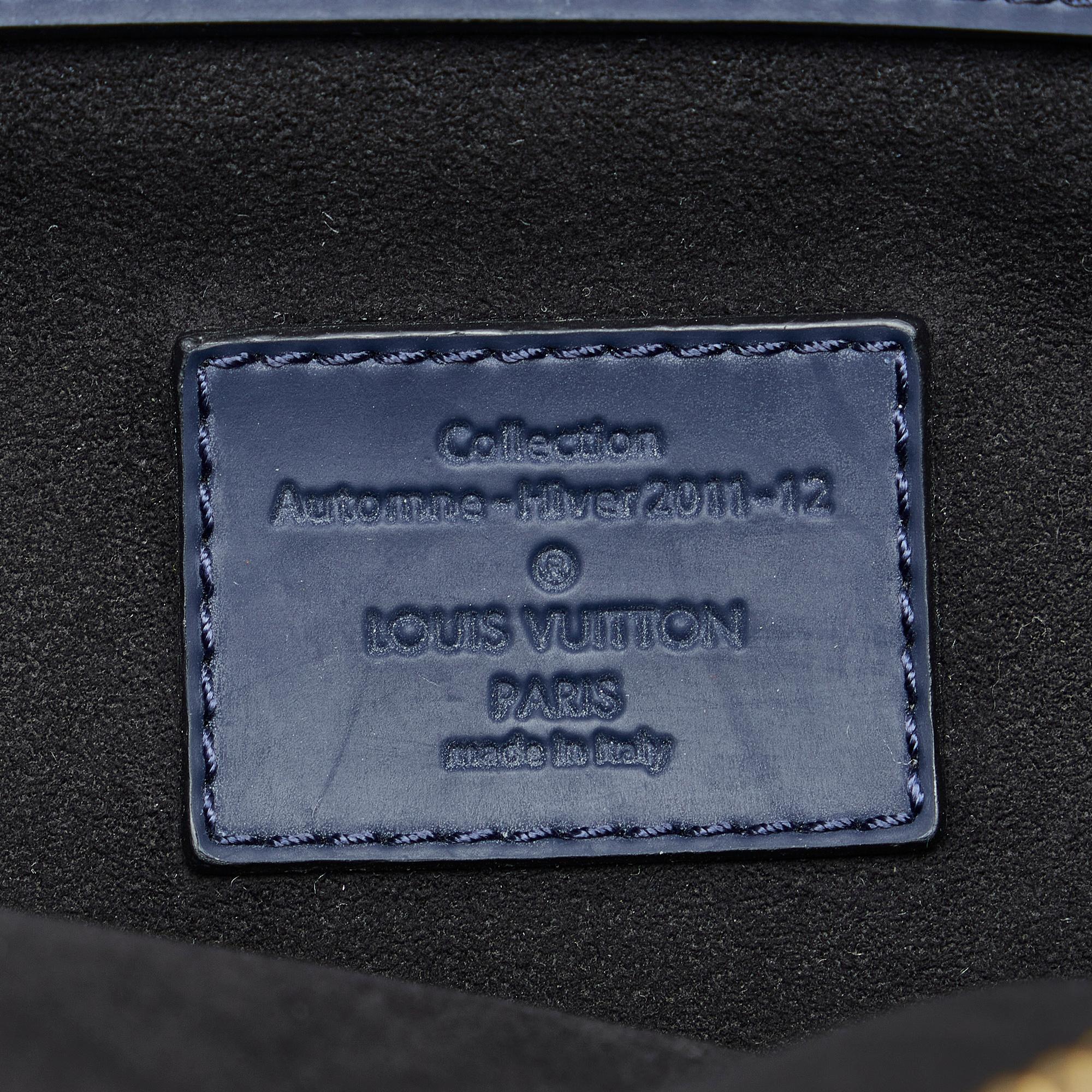 Louis Vuitton Monogram Addiction Lockit Vertical MM (SHG-AMrldH)