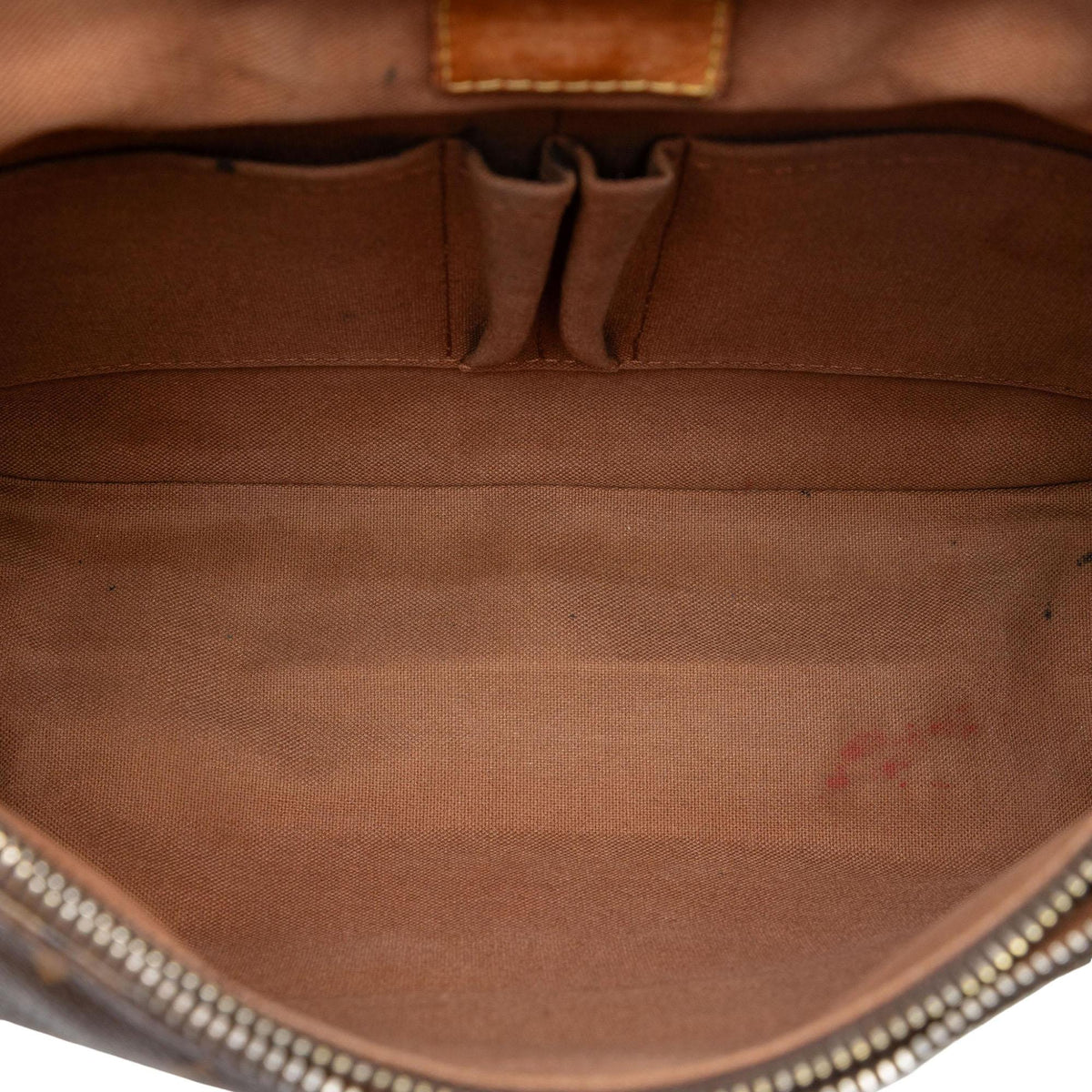 Louis Vuitton Monogram Beaubourg Messenger MM